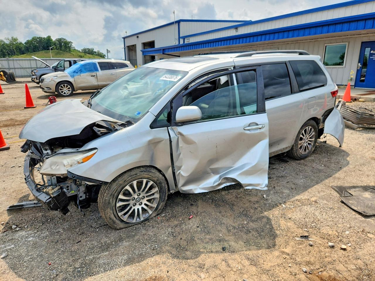 2020 TOYOTA SIENNA XLE 8-PASSENGER