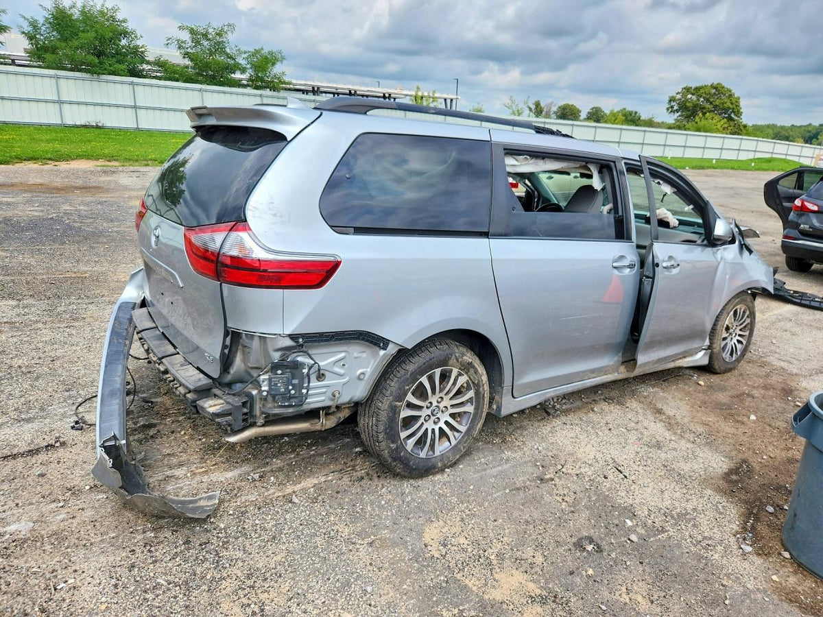 2020 TOYOTA SIENNA XLE 8-PASSENGER