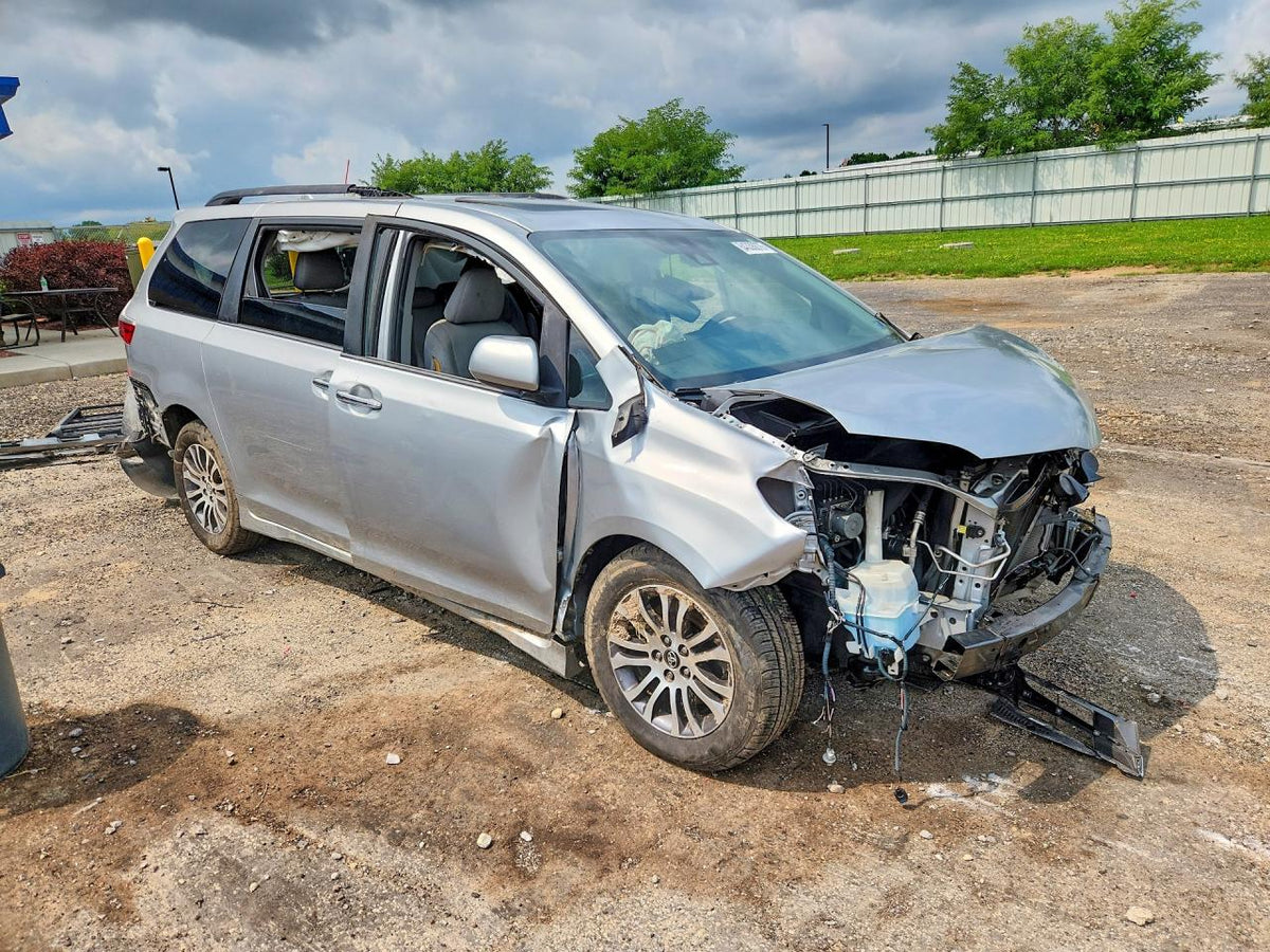 2020 TOYOTA SIENNA XLE 8-PASSENGER