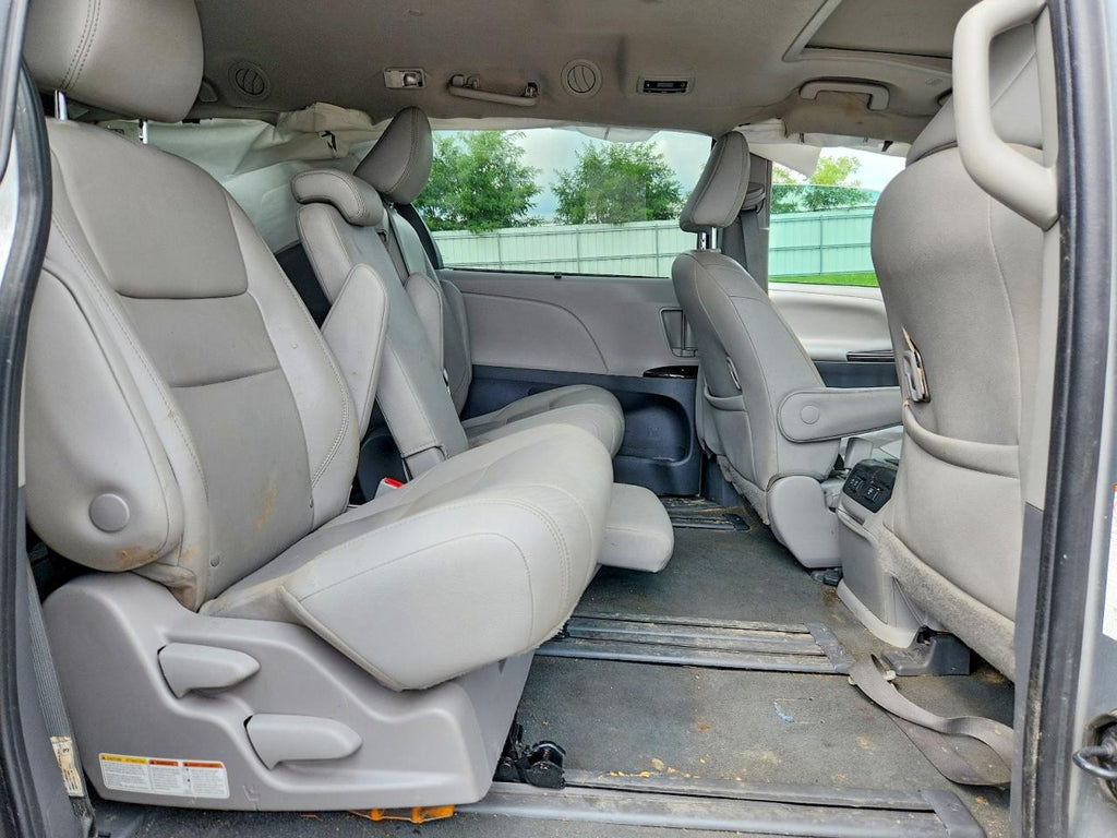2020 TOYOTA SIENNA XLE 8-PASSENGER