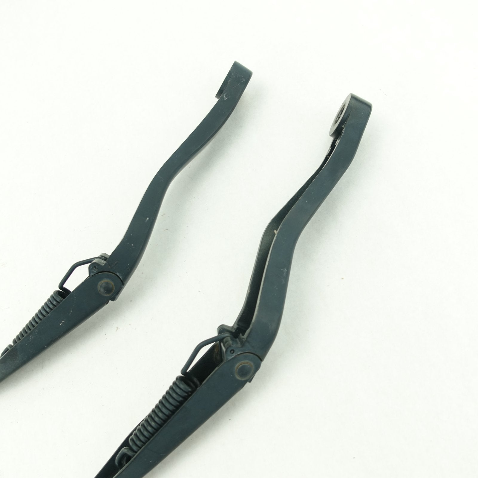 2013 2014 2015 2016 2017 2018 Ram 1500 2500 3500 Windshield Wiper Arm Pair Set