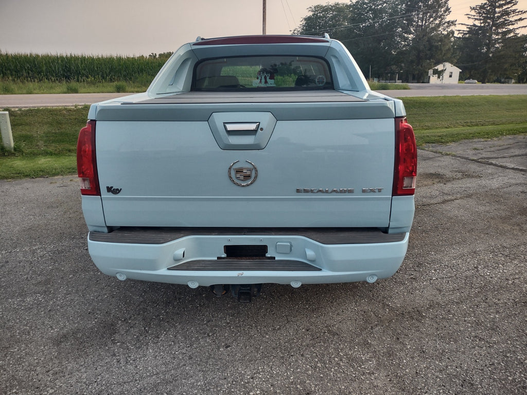 2004 CADILLAC ESCALADE EXT