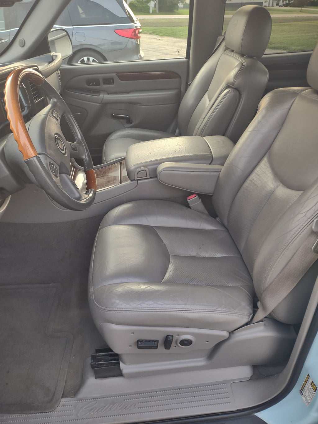 2004 CADILLAC ESCALADE EXT