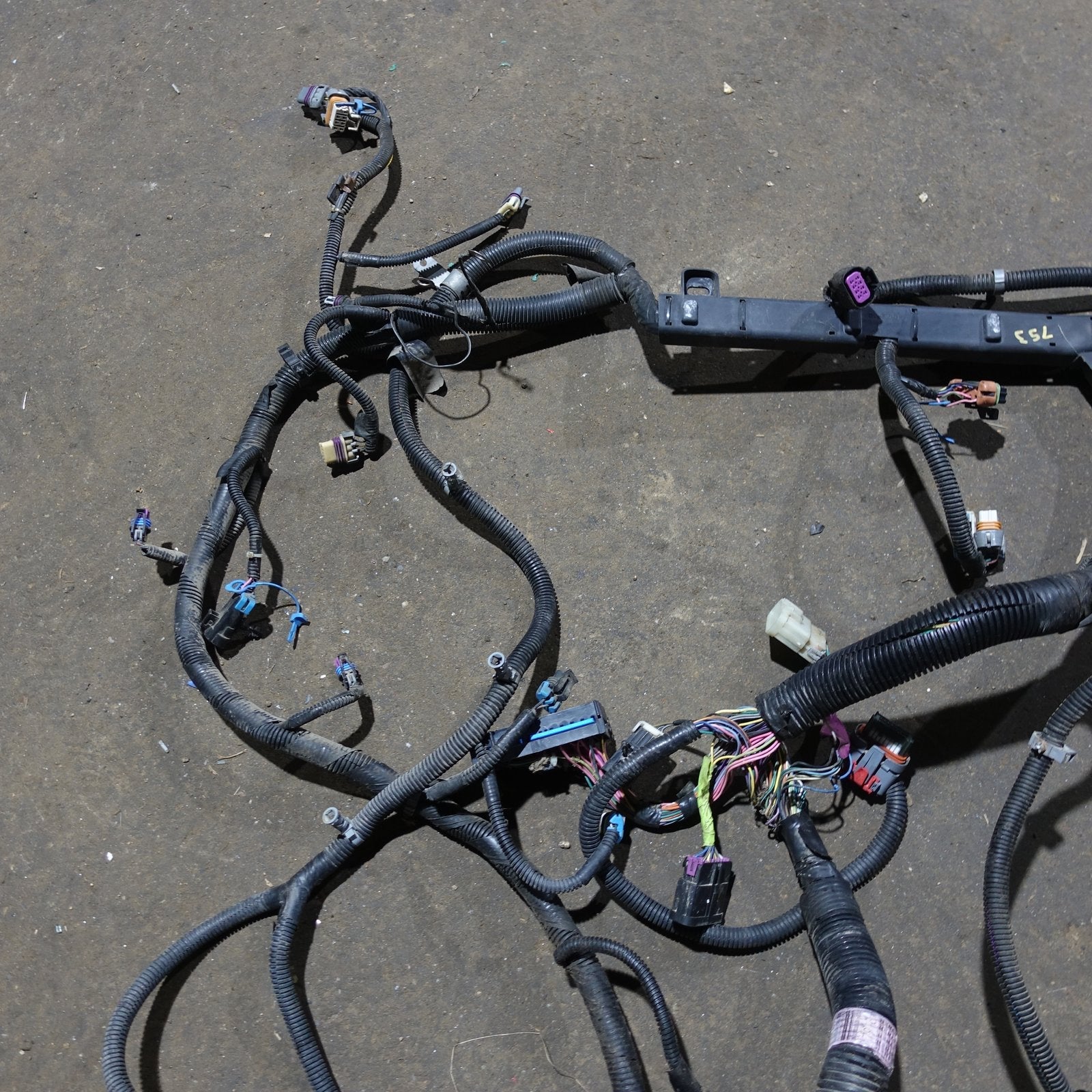 2004 Silverado Sierra 2500 3500 Engine Wiring Harness Main Loom 8.1L
