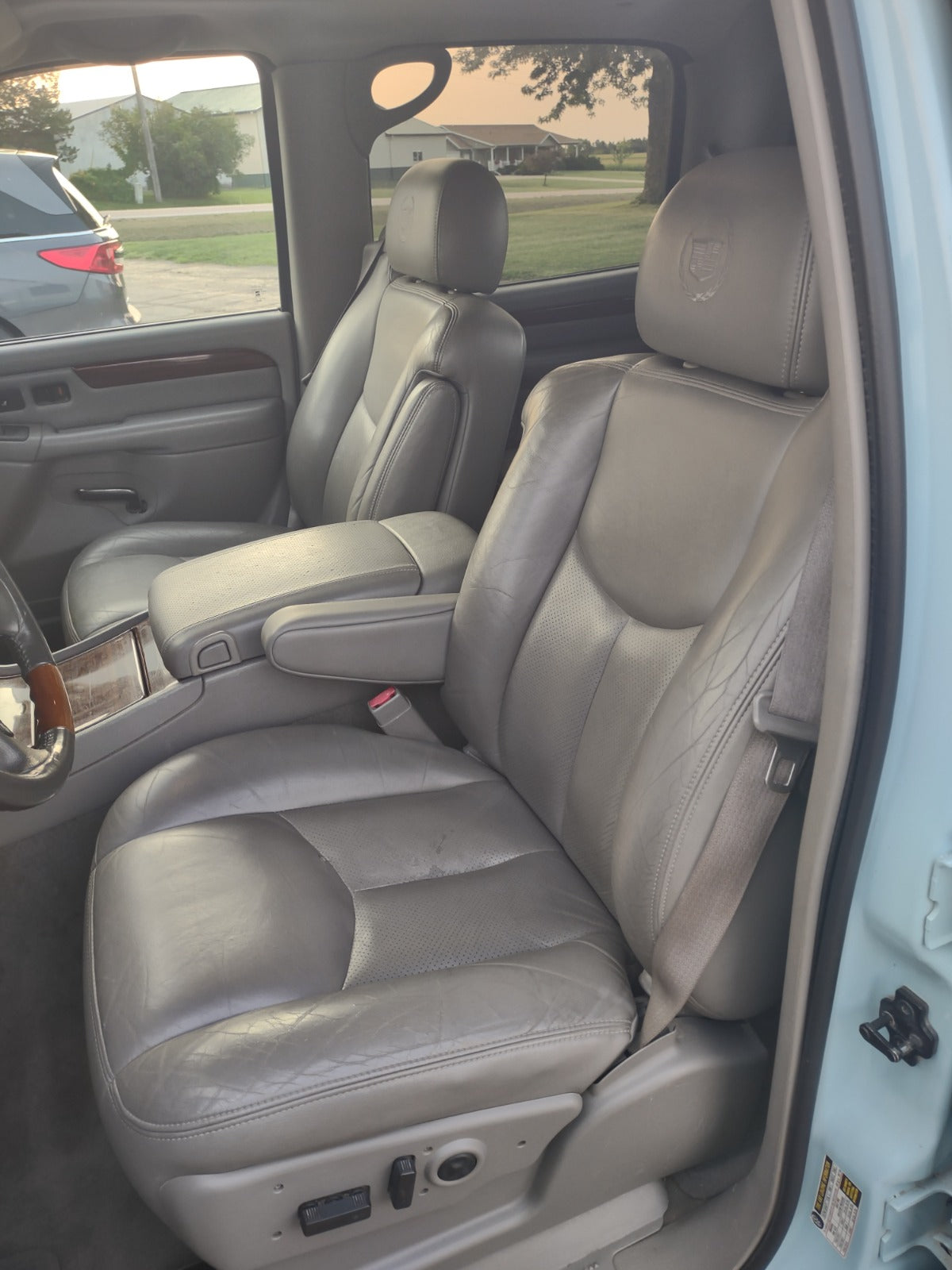 2004 CADILLAC ESCALADE EXT