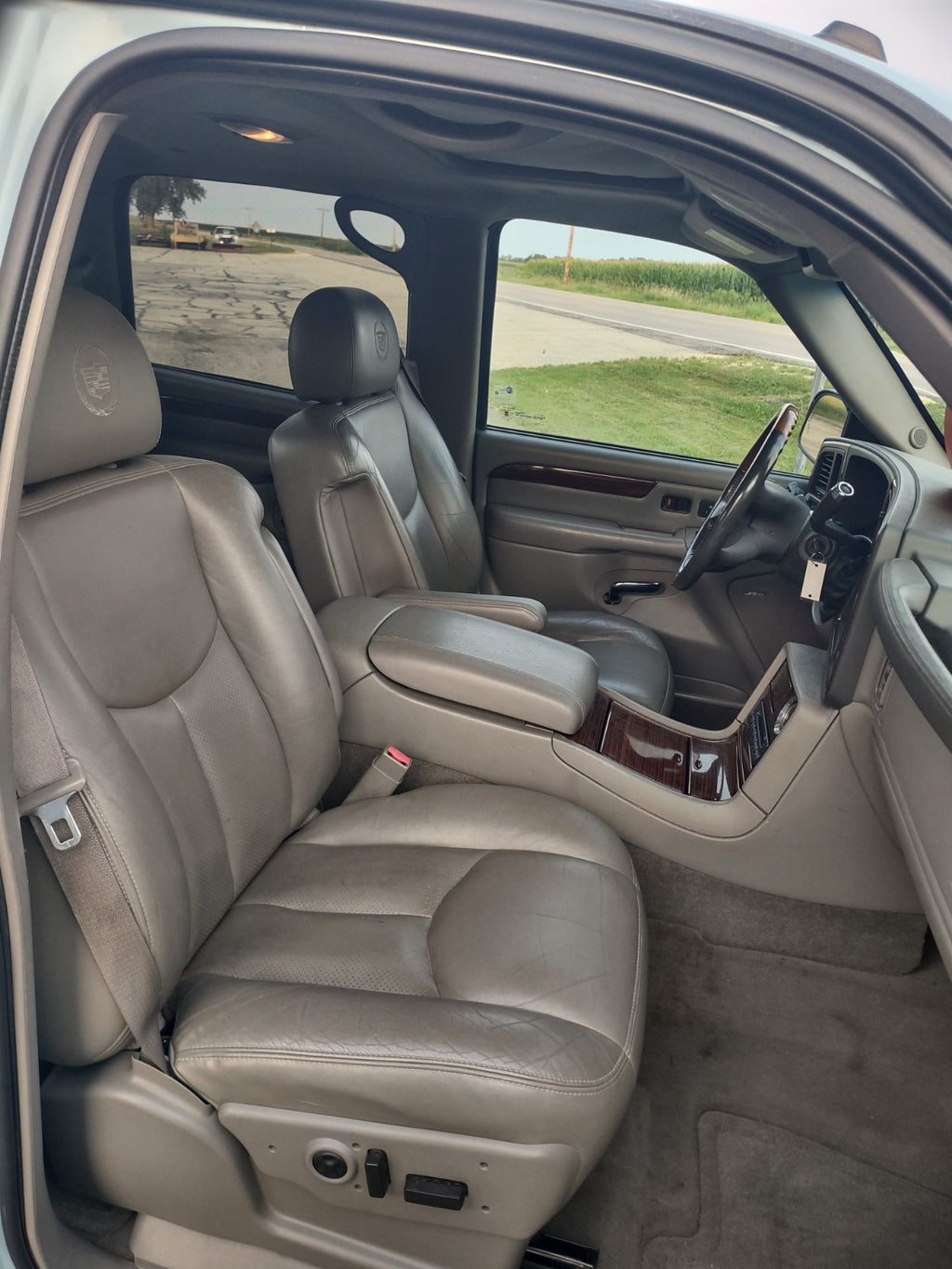 2004 CADILLAC ESCALADE EXT