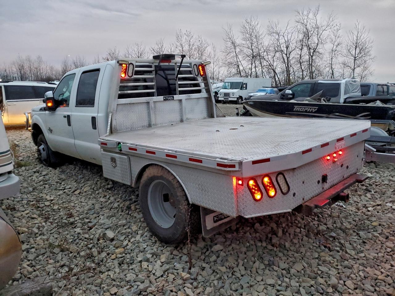 2013 FORD F350 SUPER DUTY FLATBED TRUCK