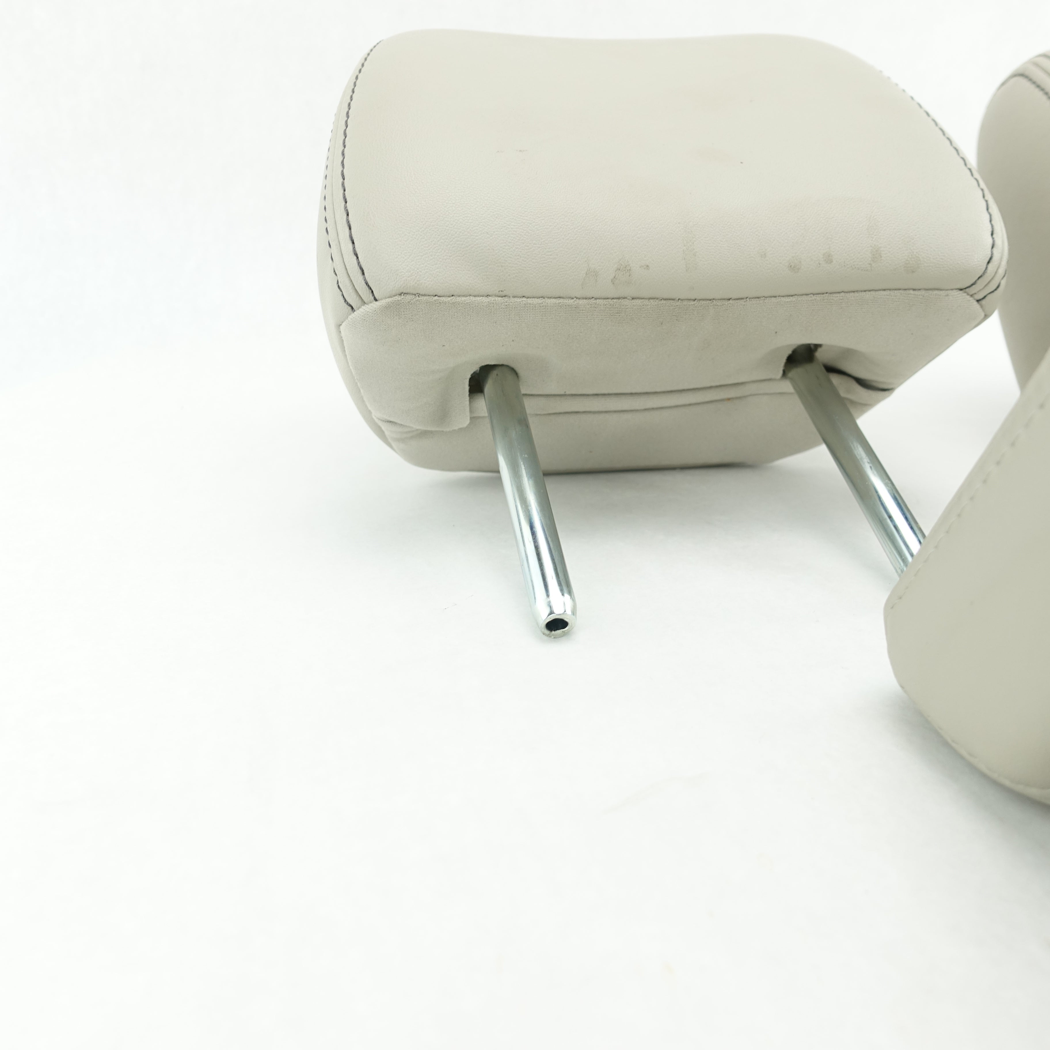 2010 2011 2012 Taurus Rear Headrest Head Rest Gray Leather Set