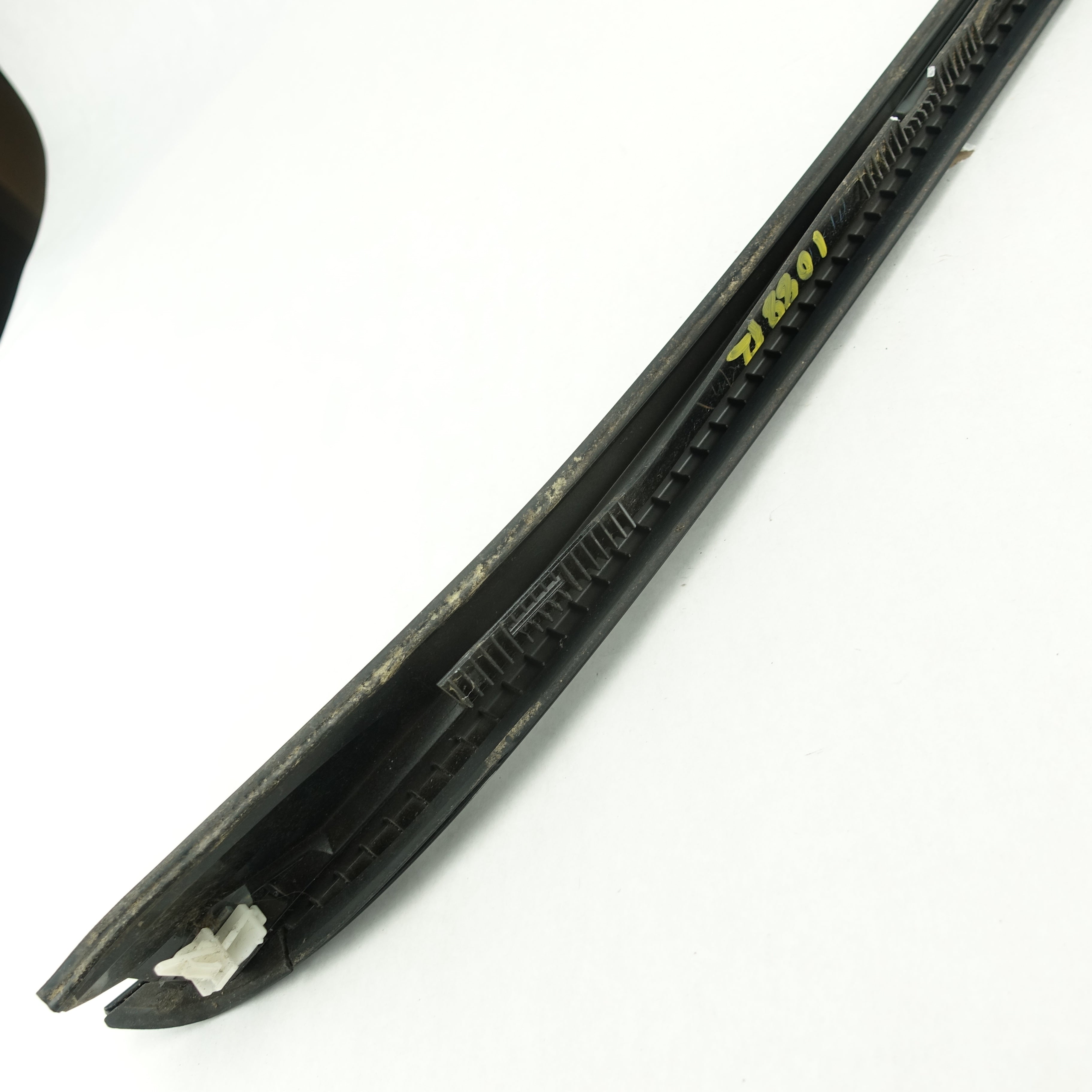 Damage 2009 2010 2011 2012 13 Acura TSX Passenger Front Windshield Trim Molding