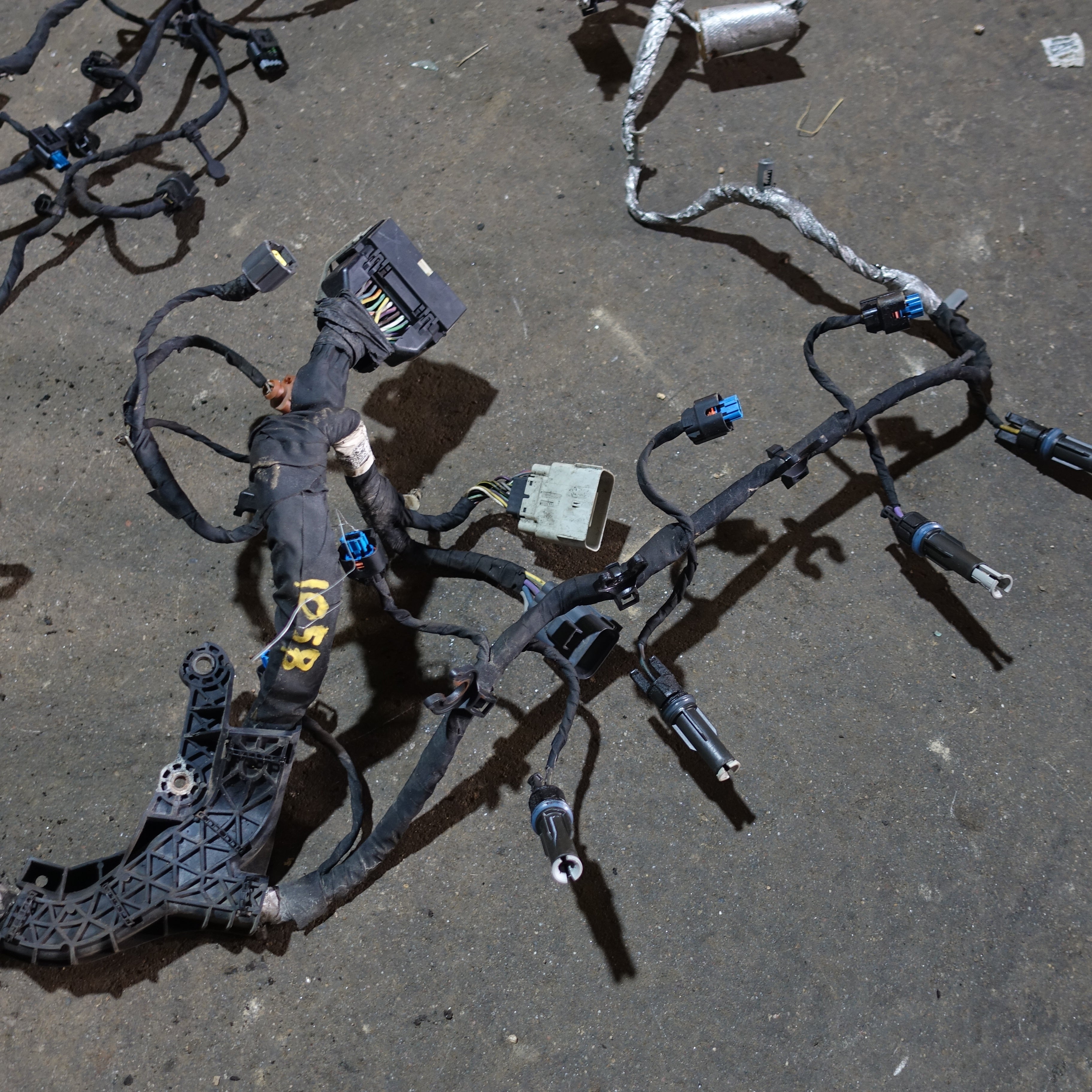 Damage 2011 2012 Ford F250 F350 F450 F550 6.7L Diesel Engine Wire Harness Loom