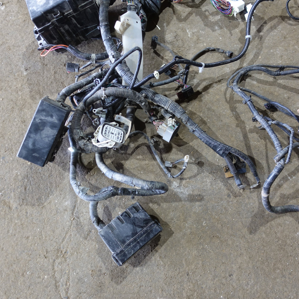 2016 2017 2018 Nissan Titan XD Diesel Engine Fuse Box Positive Battery Cable