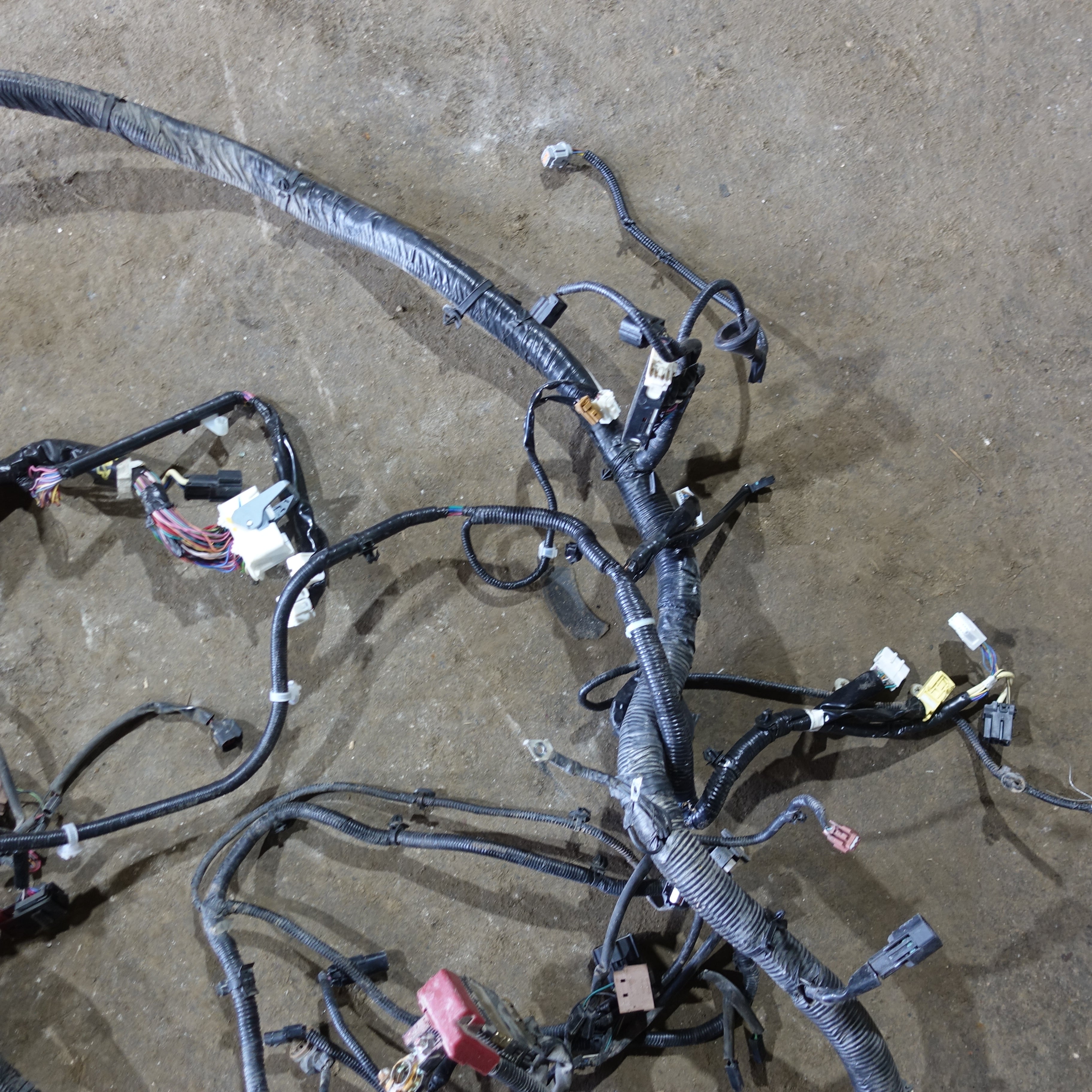 2016 2017 2018 Nissan Titan XD Diesel Engine Fuse Box Positive Battery Cable