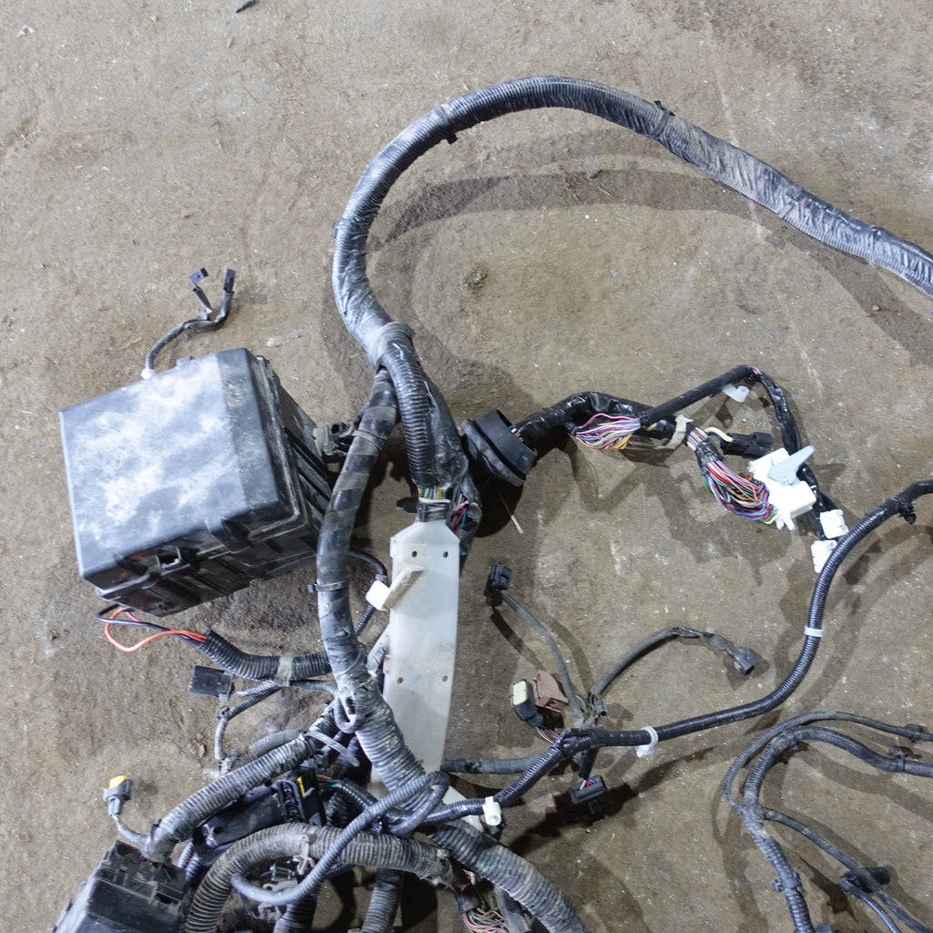 2016 2017 2018 Nissan Titan XD Diesel Engine Fuse Box Positive Battery Cable