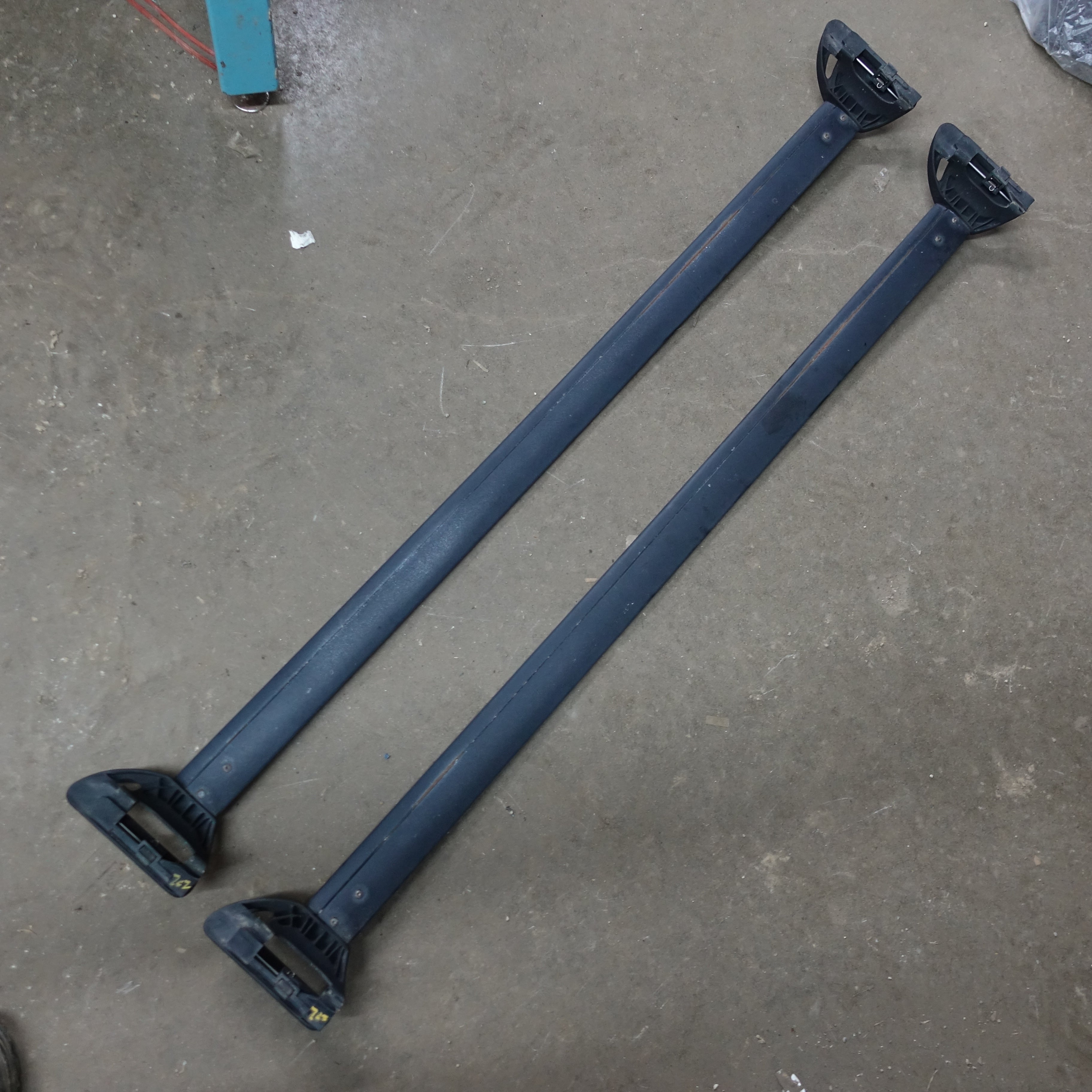 2000 2001 2002 2003 2004 2005 2006 2007 Chevy Suburban Tahoe Roof Rack Cross Bar