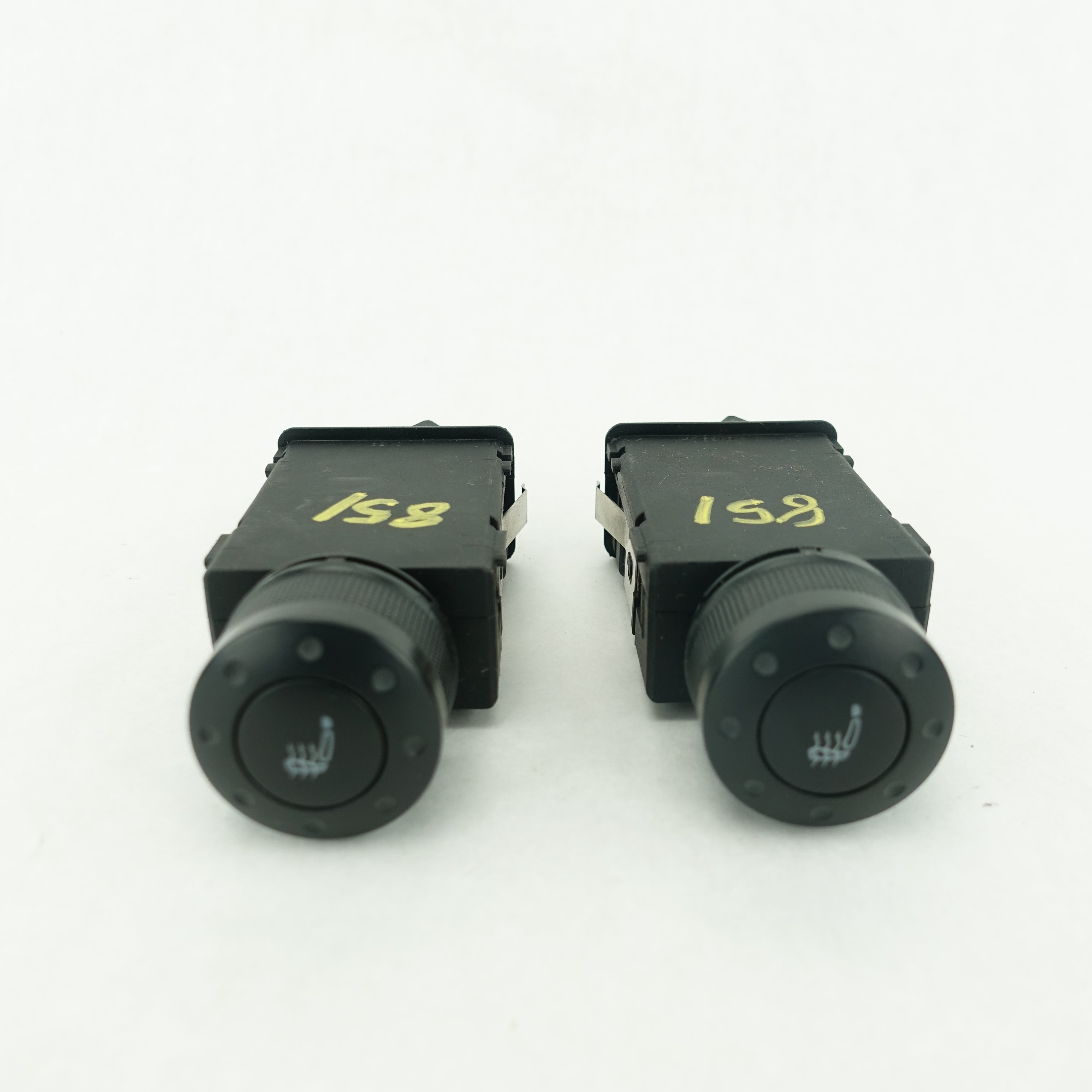 2000 2001 2002 2003 2004 2005 2006 Audi TT Heated Seat Switch Control Button