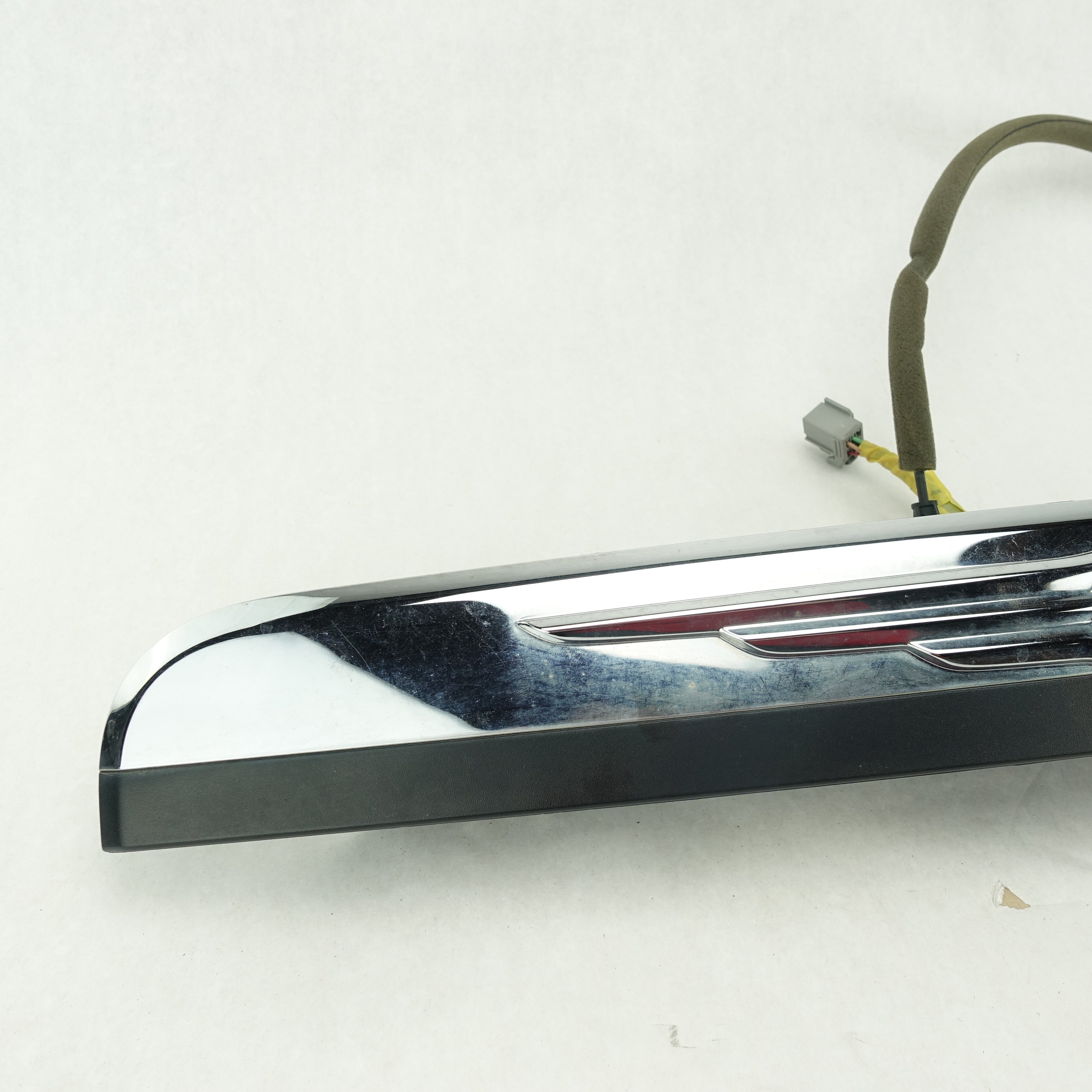 2008 2009 2010 Chrysler Town & Country Tailgate Tail Gate Hatch Handle Emblem