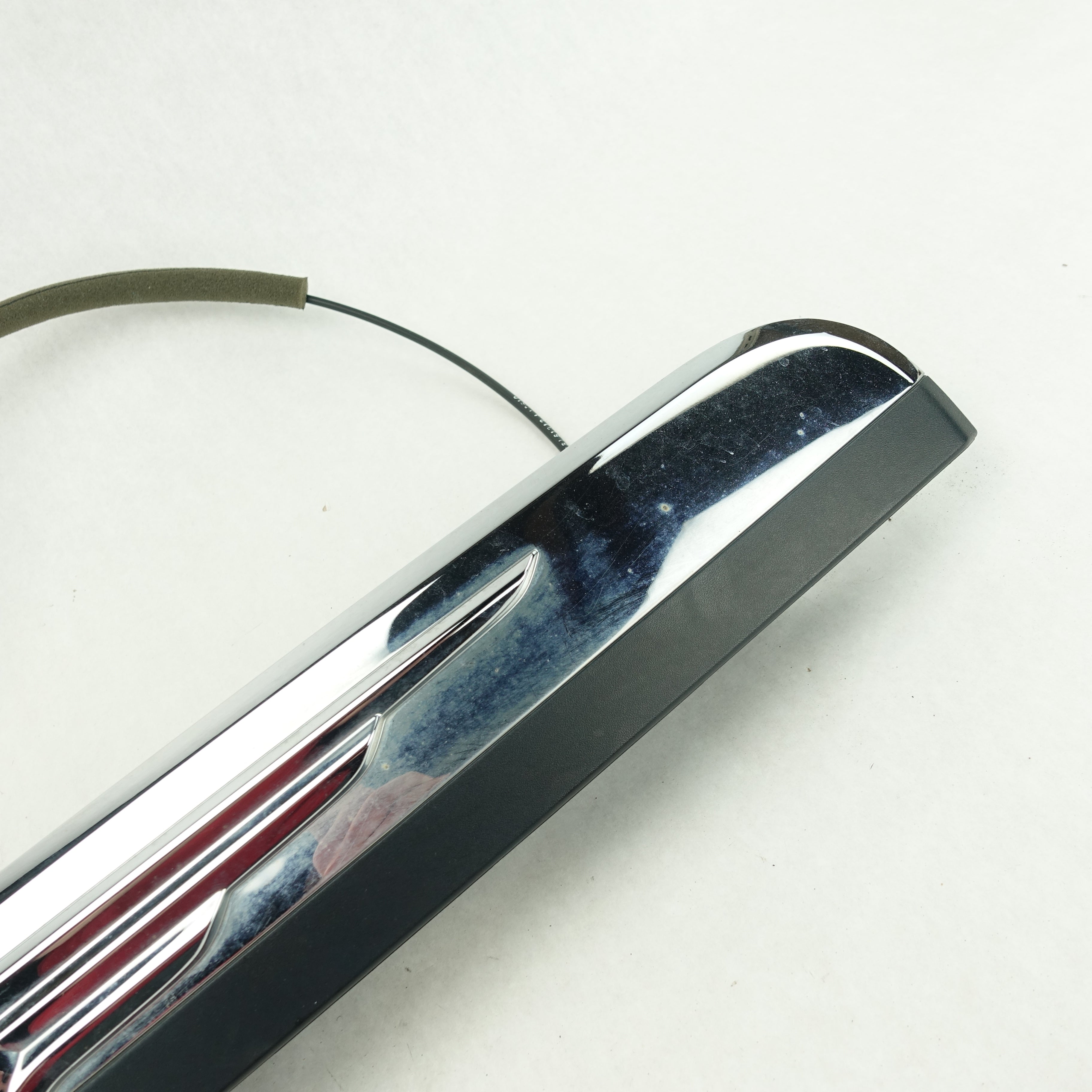 2008 2009 2010 Chrysler Town & Country Tailgate Tail Gate Hatch Handle Emblem