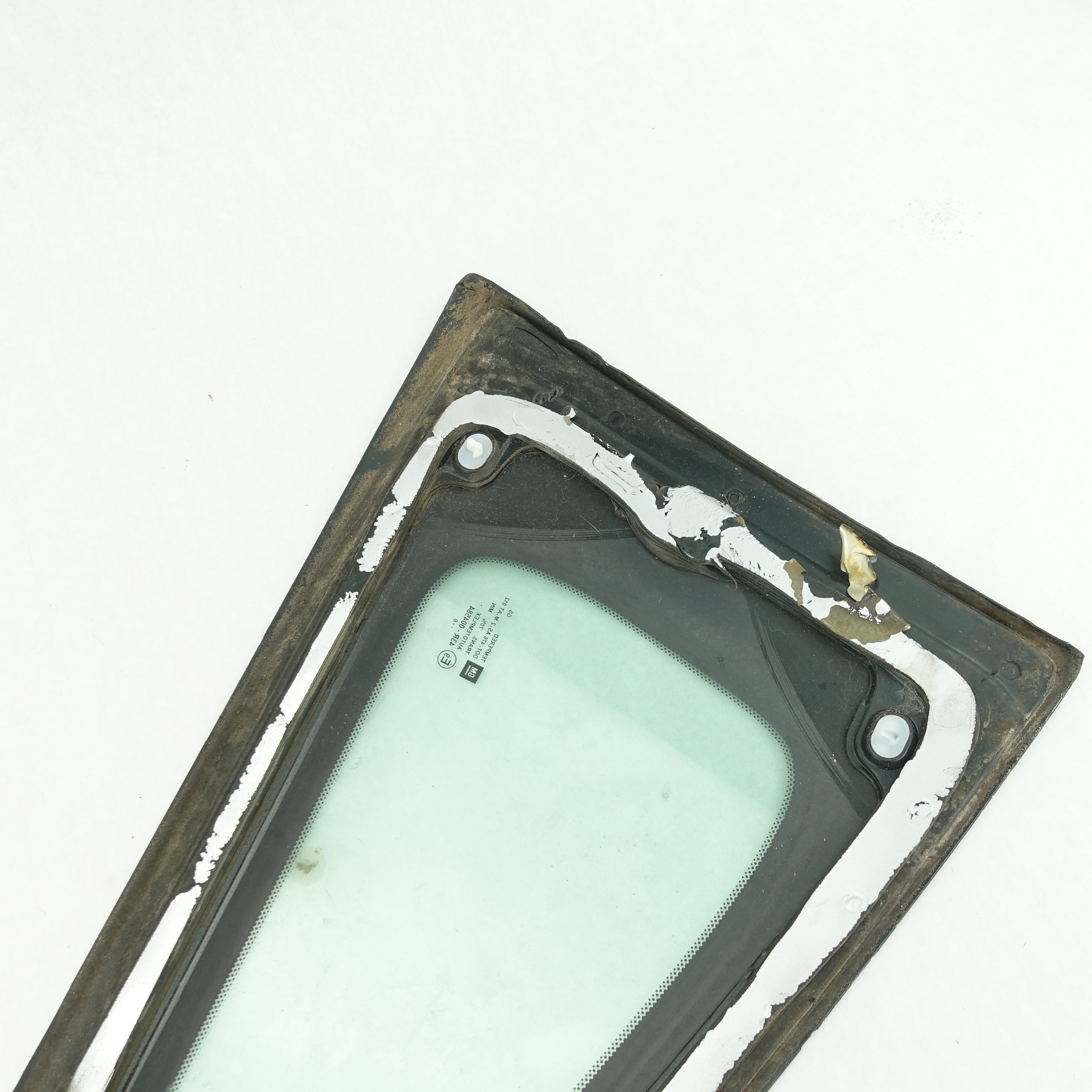 2005 2006 2007 2008 2009 2010 Chevy Cobalt Passenger Right Quarter Glass Window