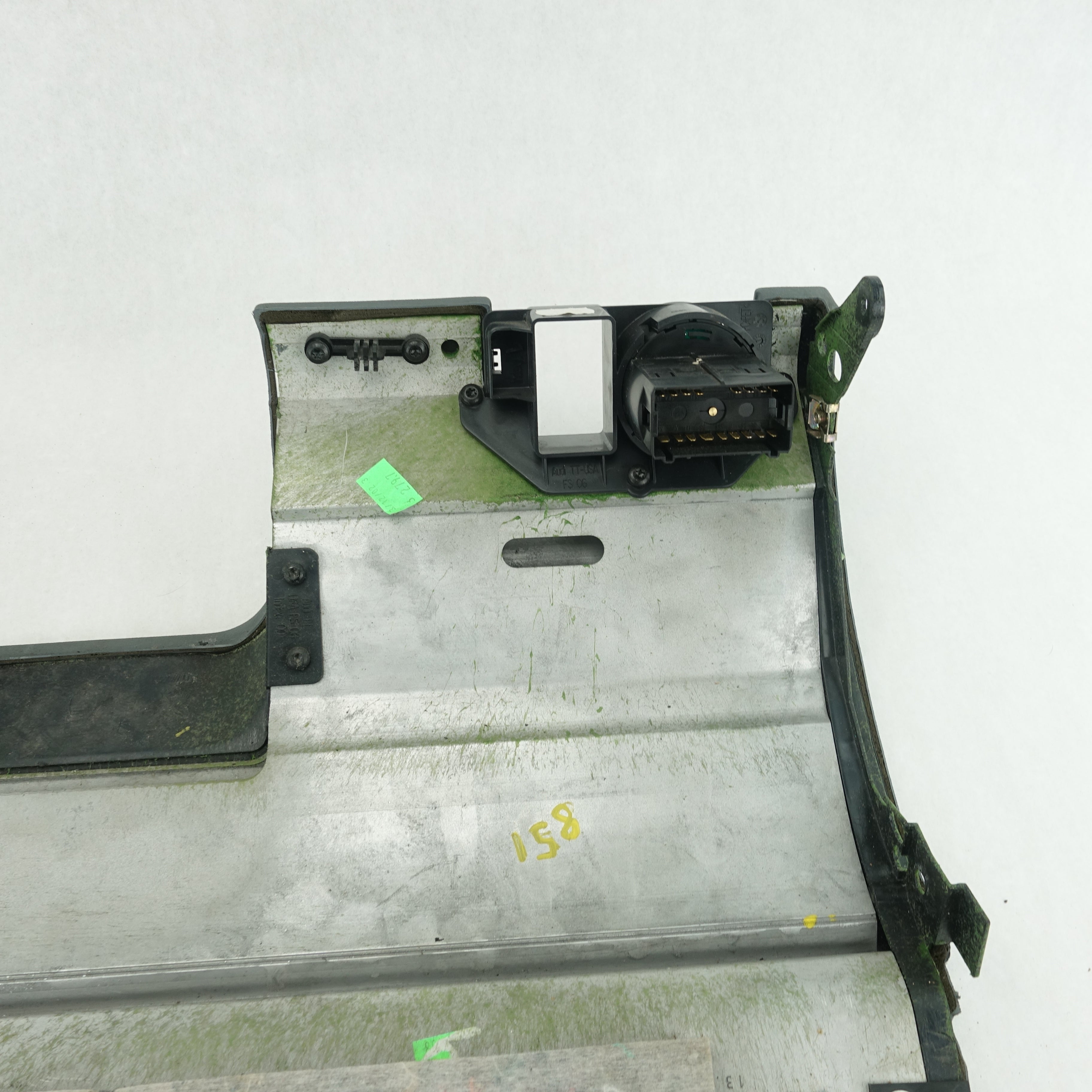 2000 2001 2002 2003 2004 2005 2006 Audi TT Lower Dash Knee Bolster