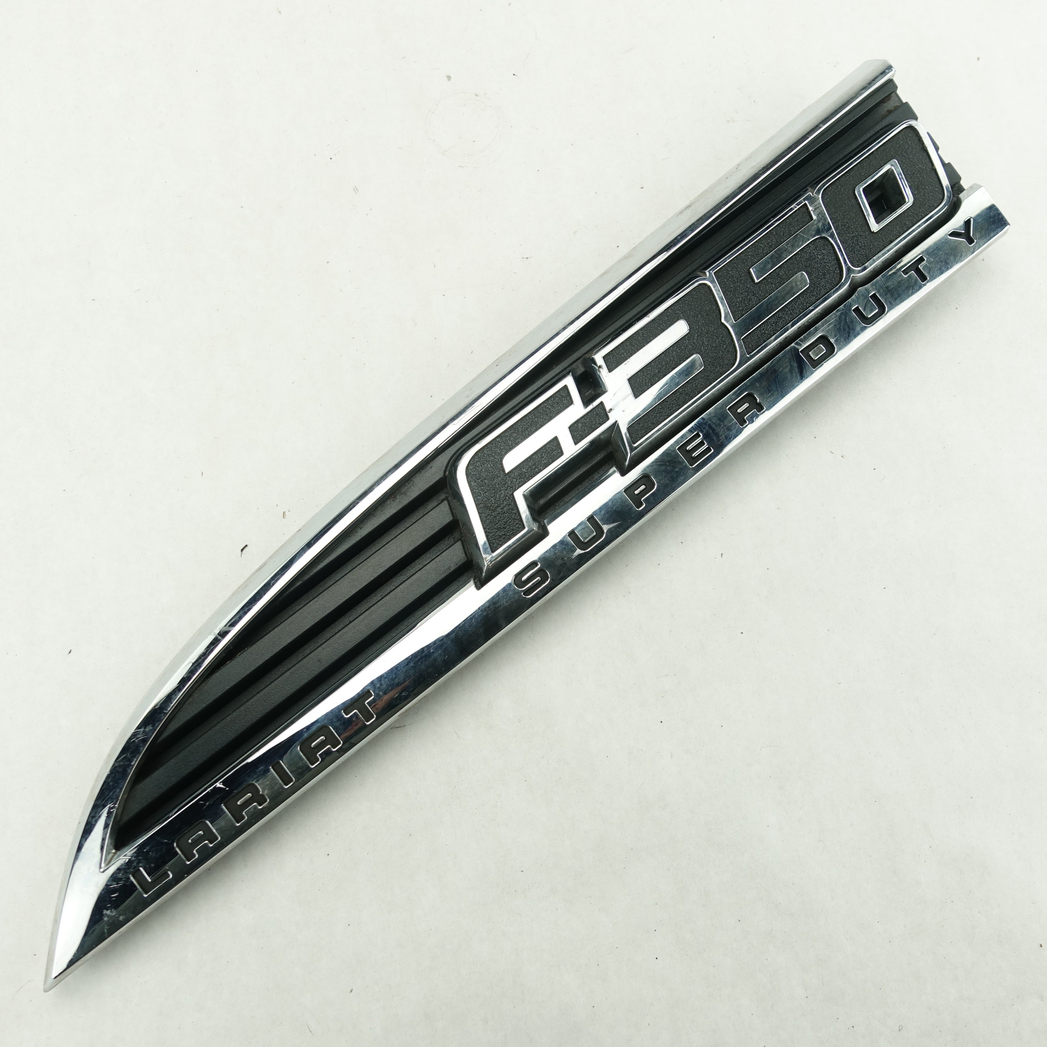 Damage 2011 2012 2013 2014 Ford F350 Lariat Driver Left Fender Vent Emblem Logo