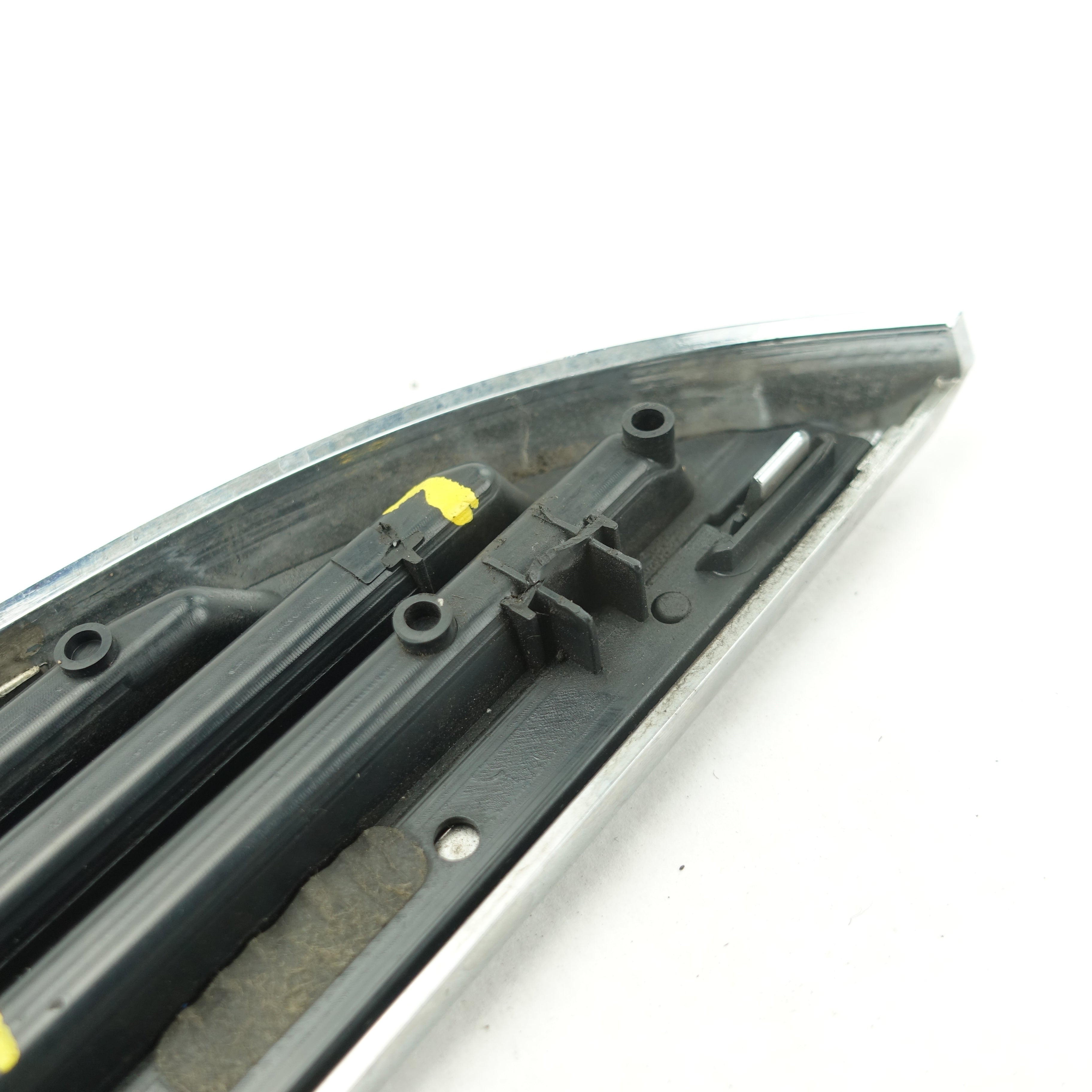 Damage 2011 2012 2013 2014 Ford F350 Lariat Driver Left Fender Vent Emblem Logo