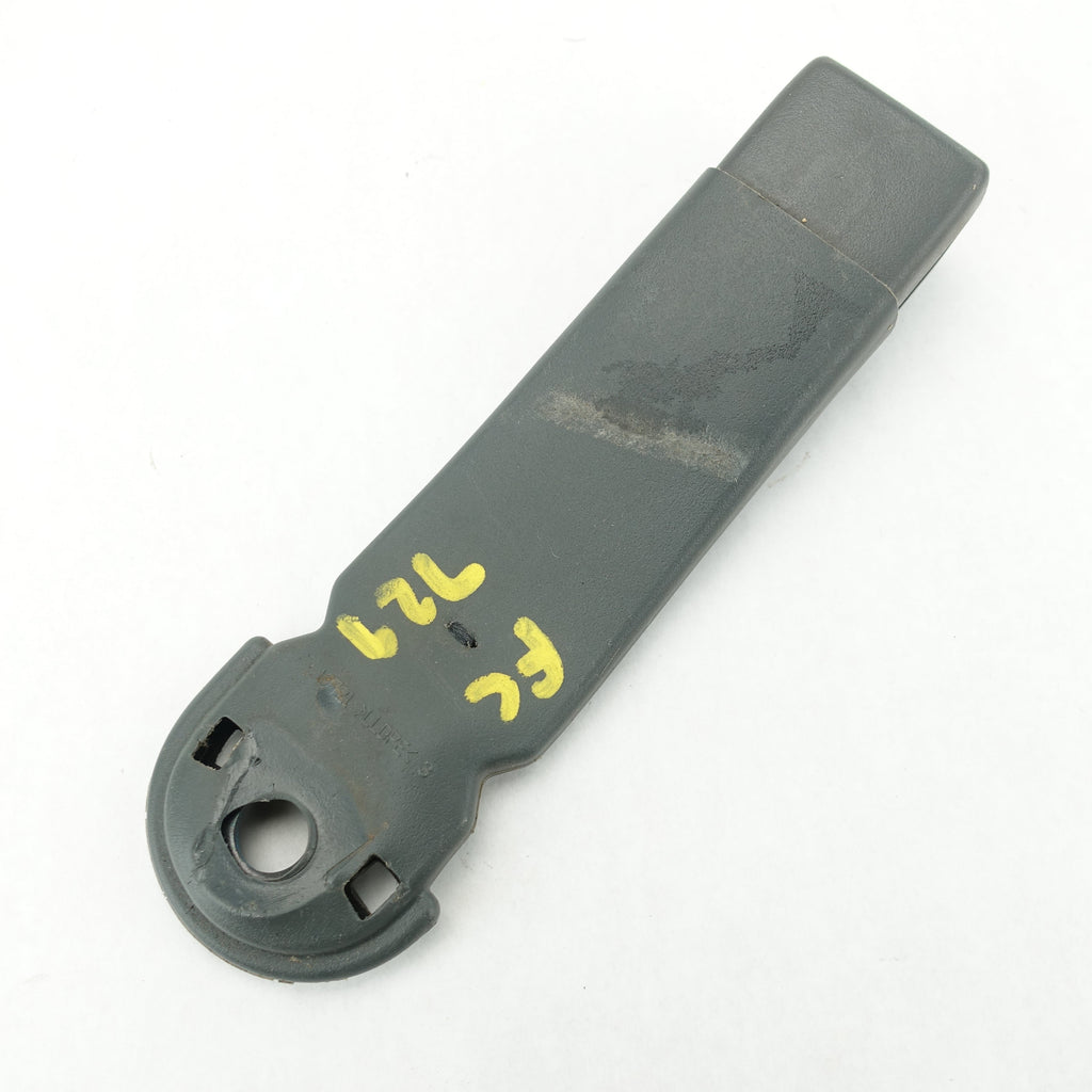 2003 2004 2005 2006 Silverado Sierra Front Center Jump Seat Belt Buckle