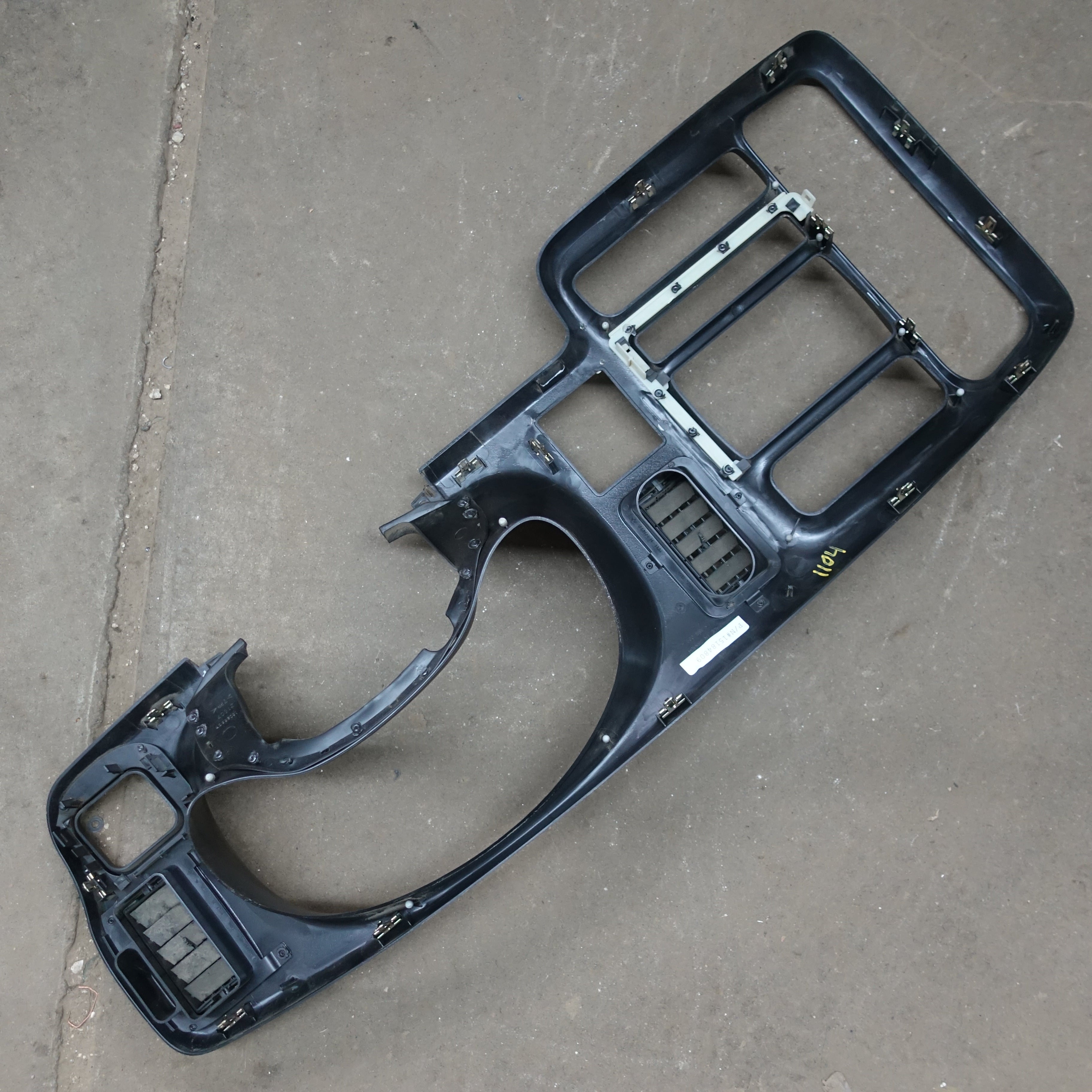 2003 2004 2005 GMC Chevy C4500 C5500 Topkick Kodiak Radio Speedometer Bezel Trim