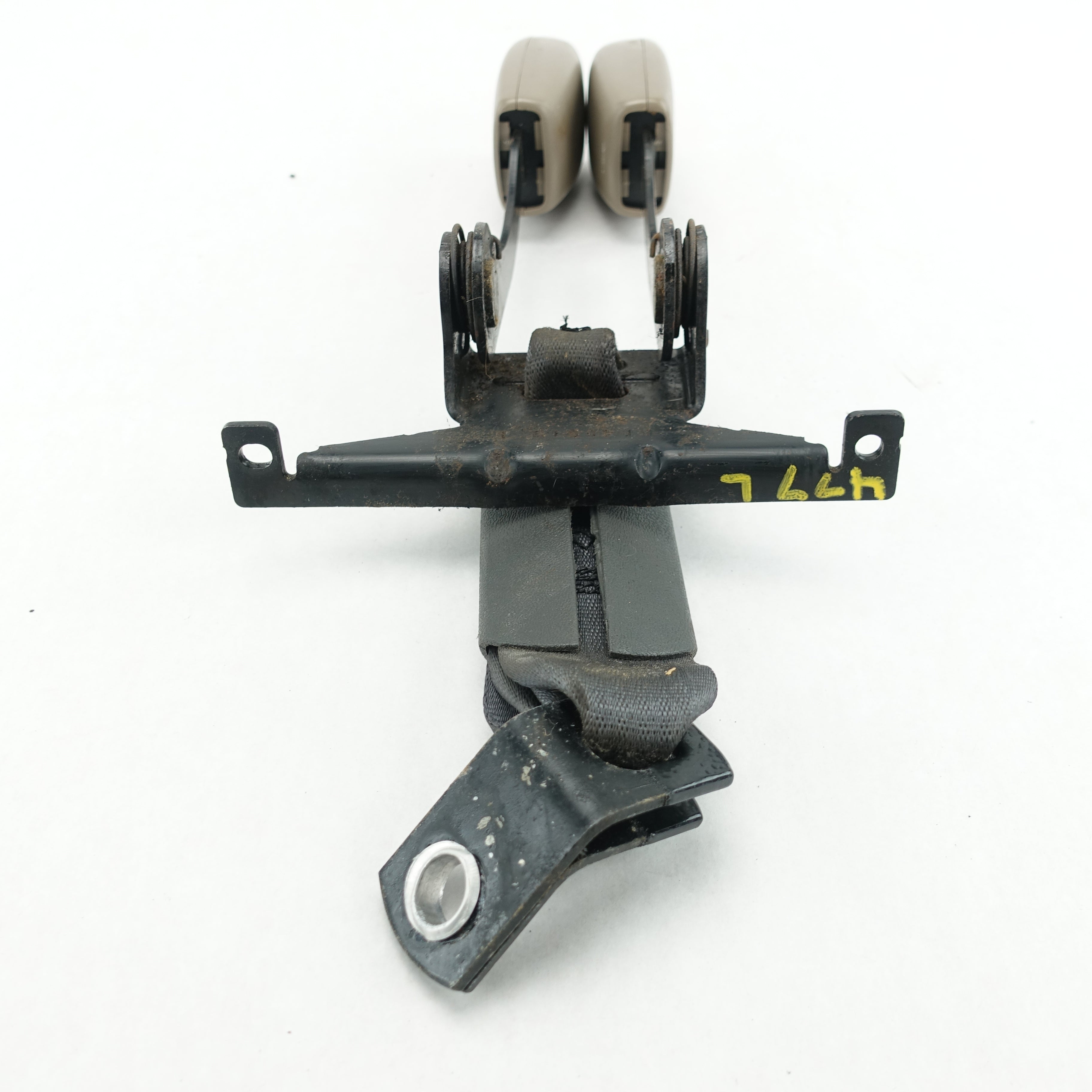 2003 2004 2005 2006 Yukon Suburban 2nd Row Center Left Seat Belt Buckle