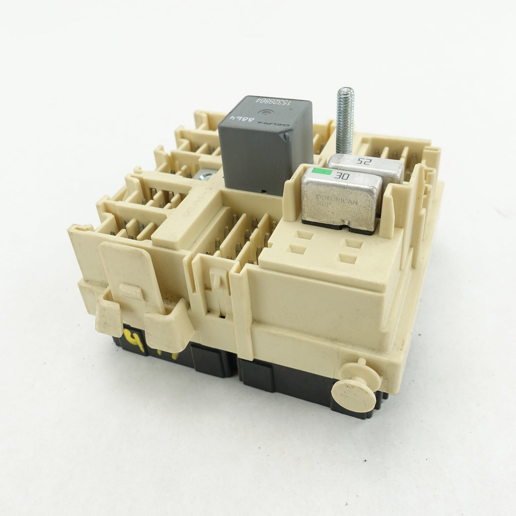 2003 2004 2005 2006 Silverado Sierra Lower Dash/Fire Wall Fuse Junction Box