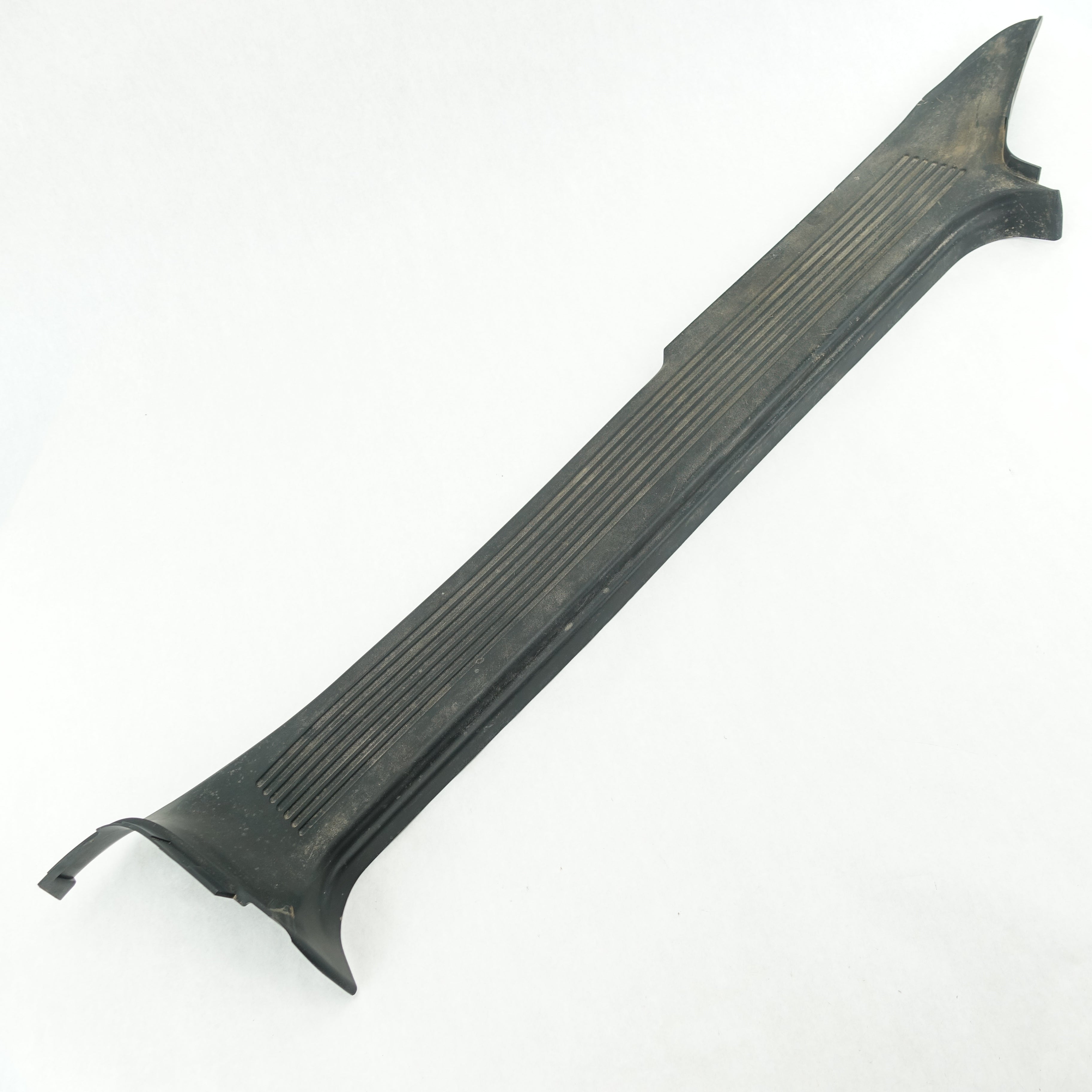 2003 2004 GMC Chevy C4500 C5500 Topkick Kodiak Front Right Sill Scuff Plate Door