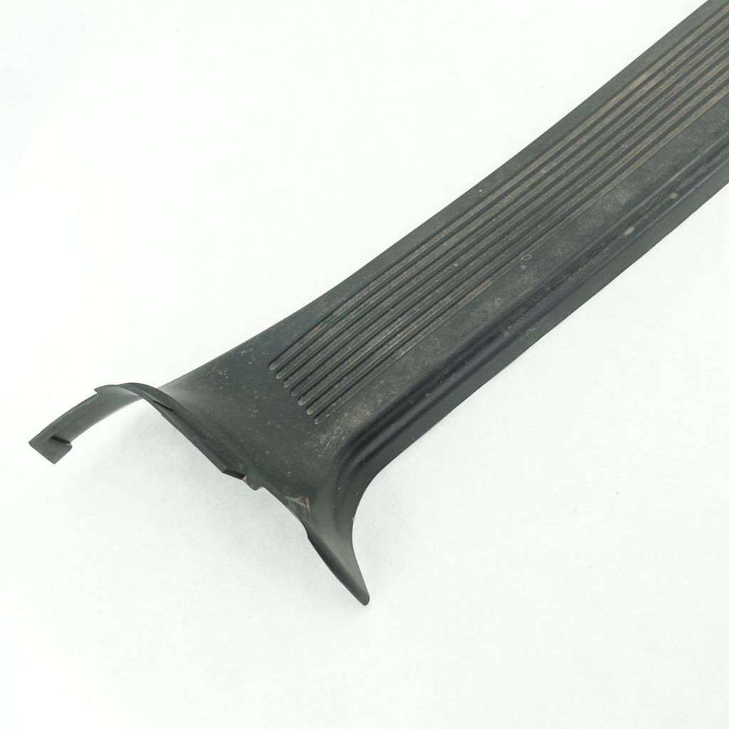 2003 2004 GMC Chevy C4500 C5500 Topkick Kodiak Front Right Sill Scuff Plate Door