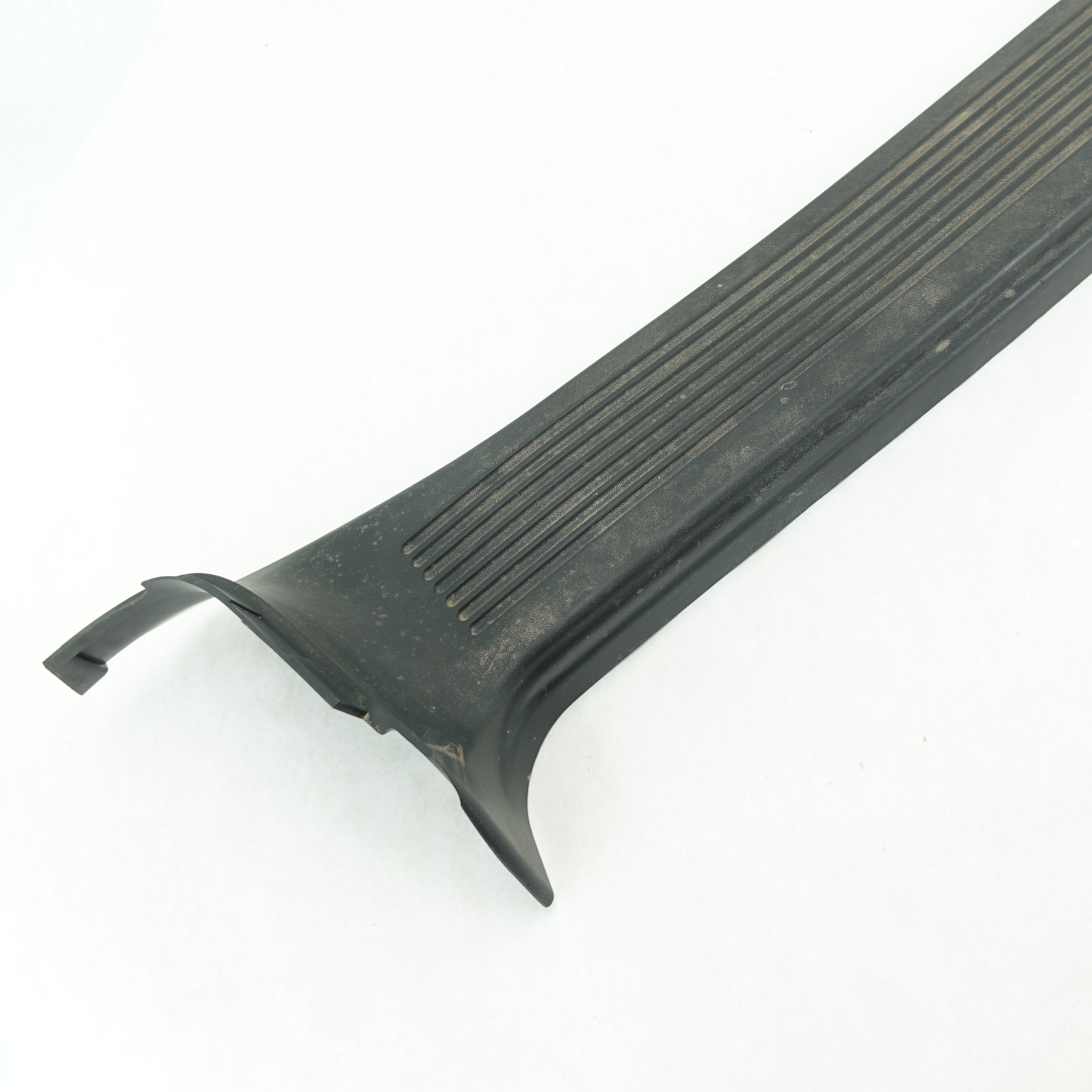 2003 2004 GMC Chevy C4500 C5500 Topkick Kodiak Front Right Sill Scuff Plate Door