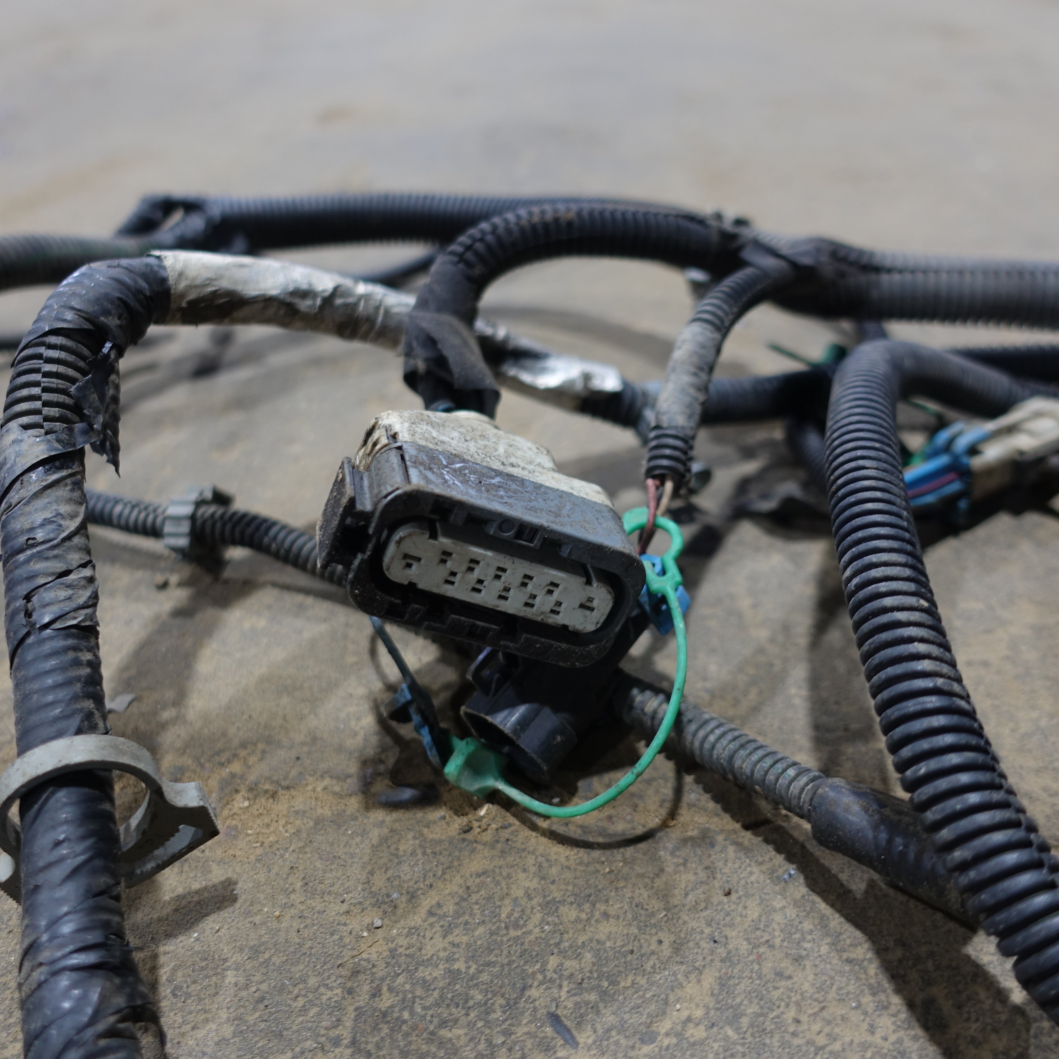 2005 Yukon XL 1500 6.0L Engine Wire Harness Loom