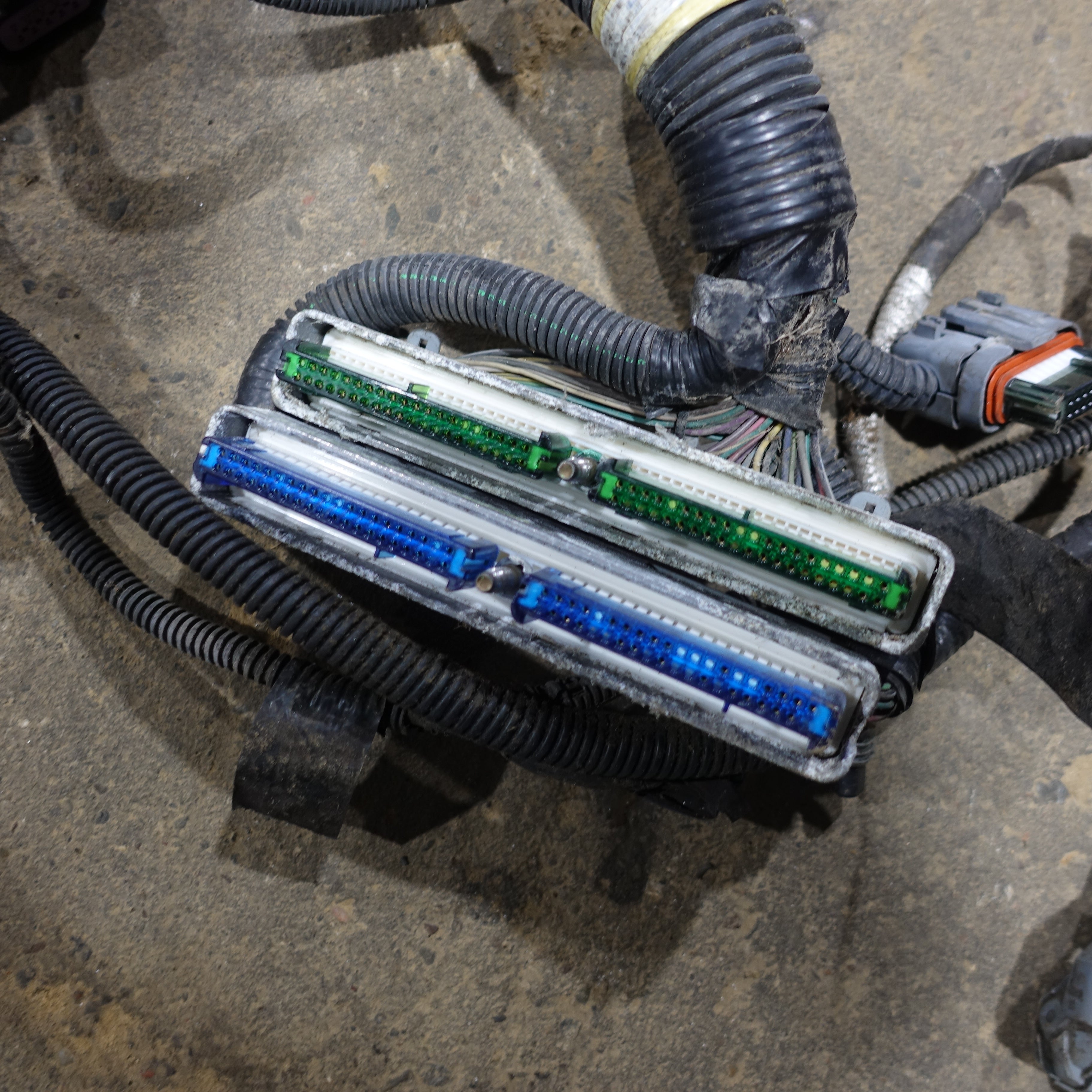 2005 Yukon XL 1500 6.0L Engine Wire Harness Loom