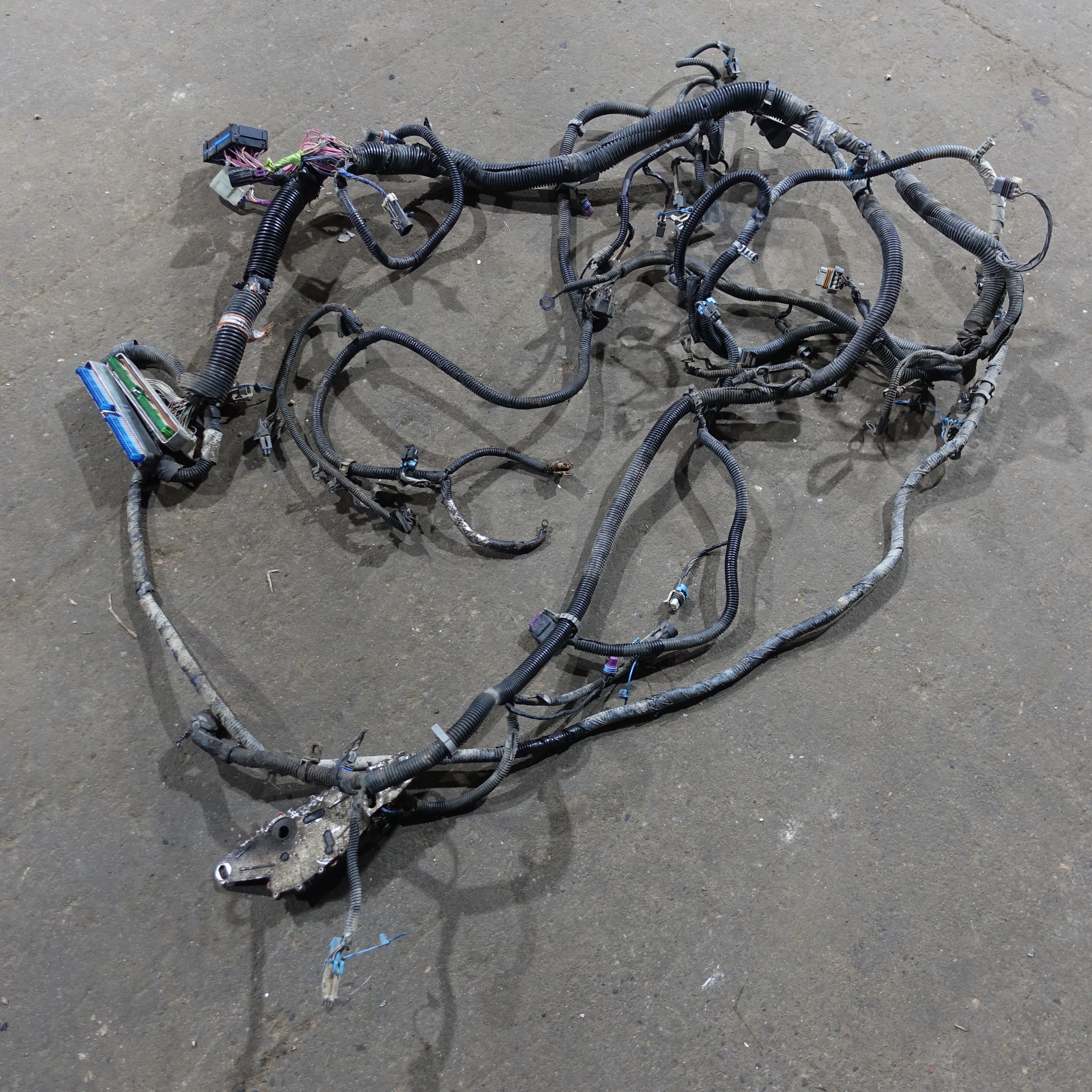 Damage 2003 Silverado Sierra 1500 HD 6.0L Engine Wire Harness Loom