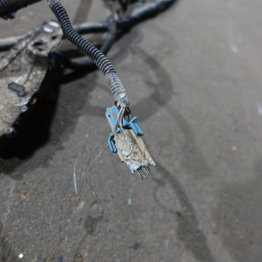 Damage 2003 Silverado Sierra 1500 HD 6.0L Engine Wire Harness Loom