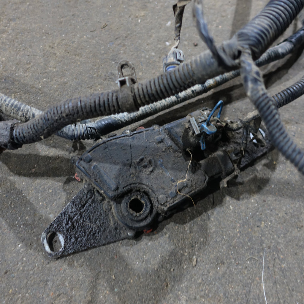 Damage 2003 Silverado Sierra 1500 HD 6.0L Engine Wire Harness Loom