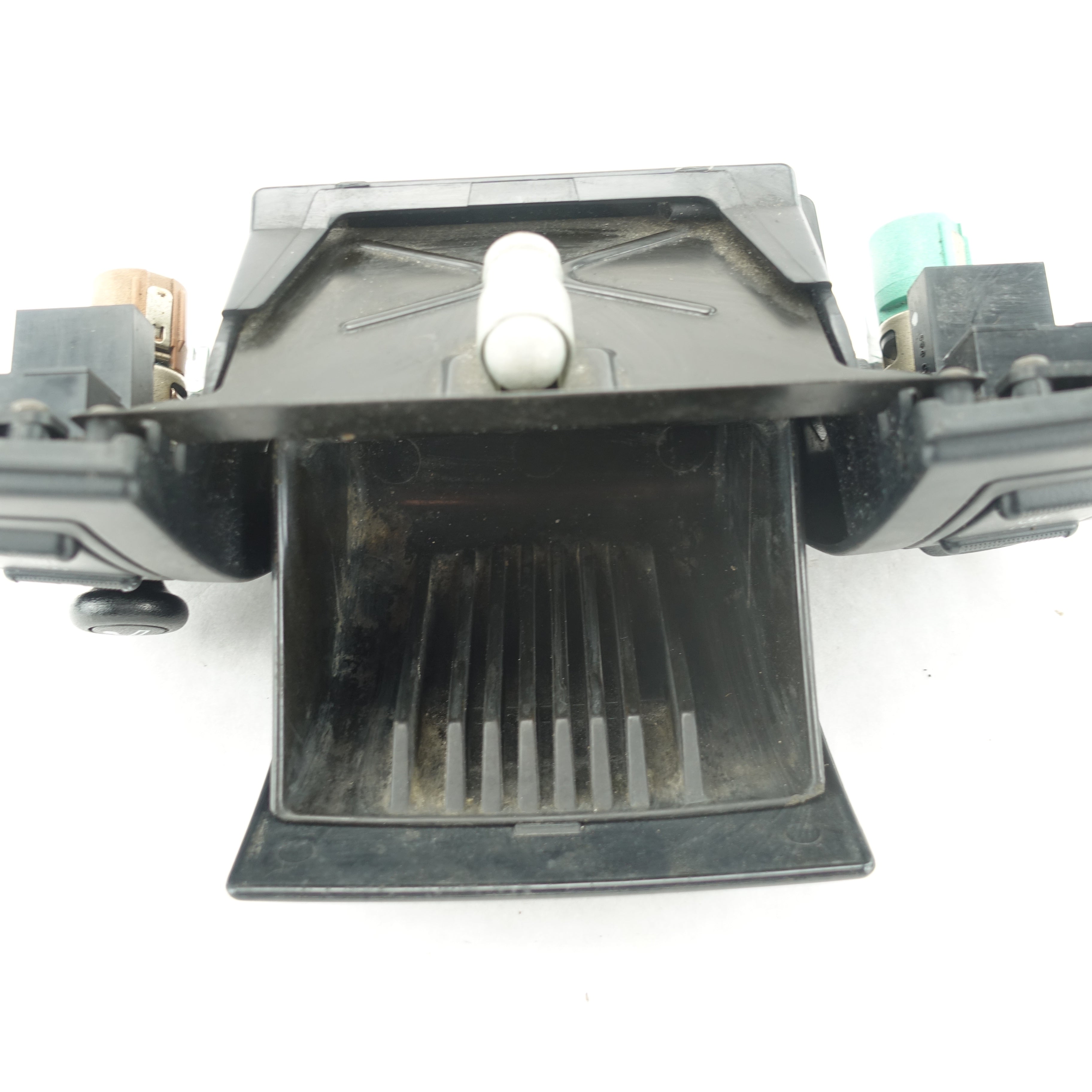 1999 2000 2001 2002 2003 04 Jeep Grand Cherokee Center Dash Ash Tray Power Port