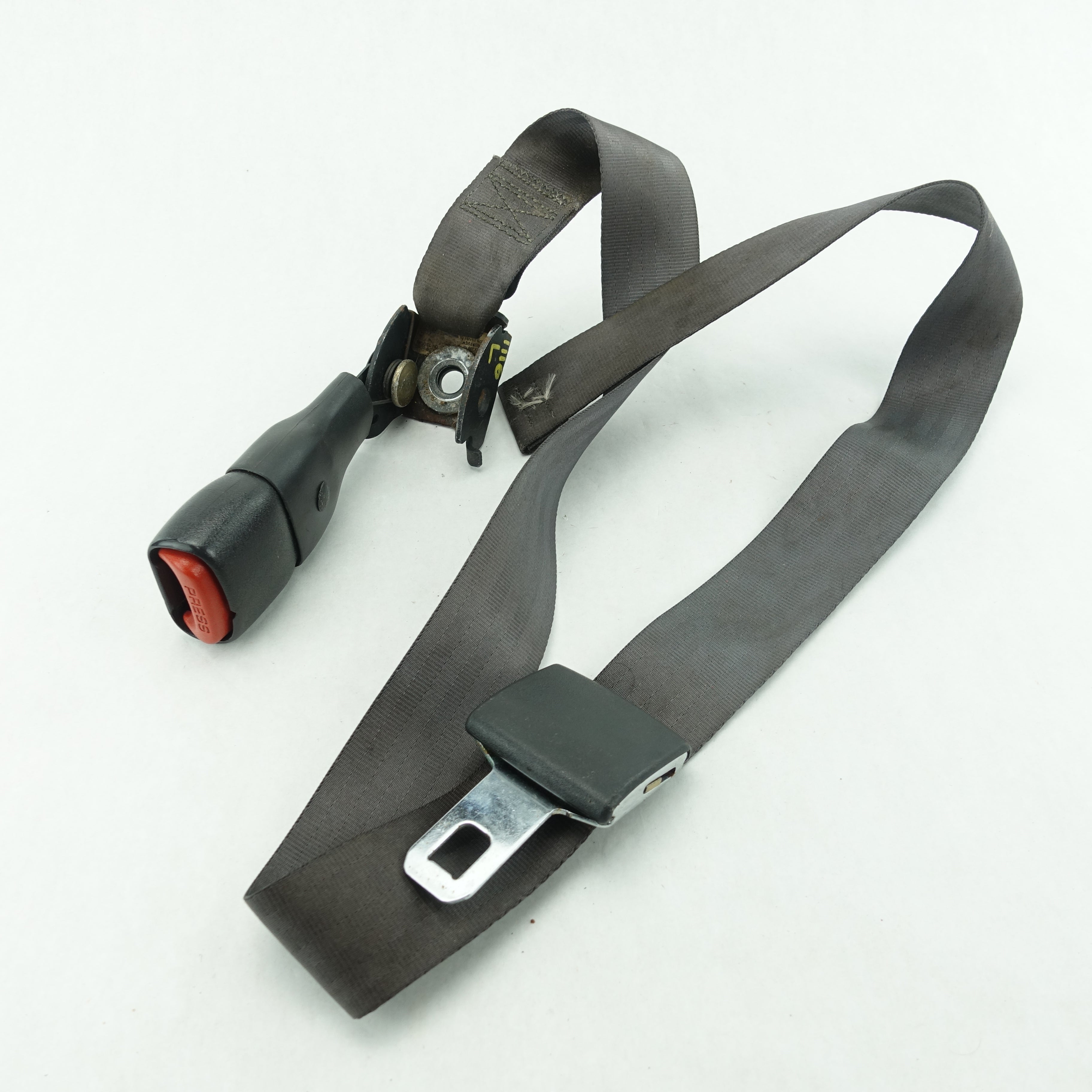 1999 2000 2001 2002 2003 2004 Jeep Grand Cherokee Left Rear Seat Belt Buckle