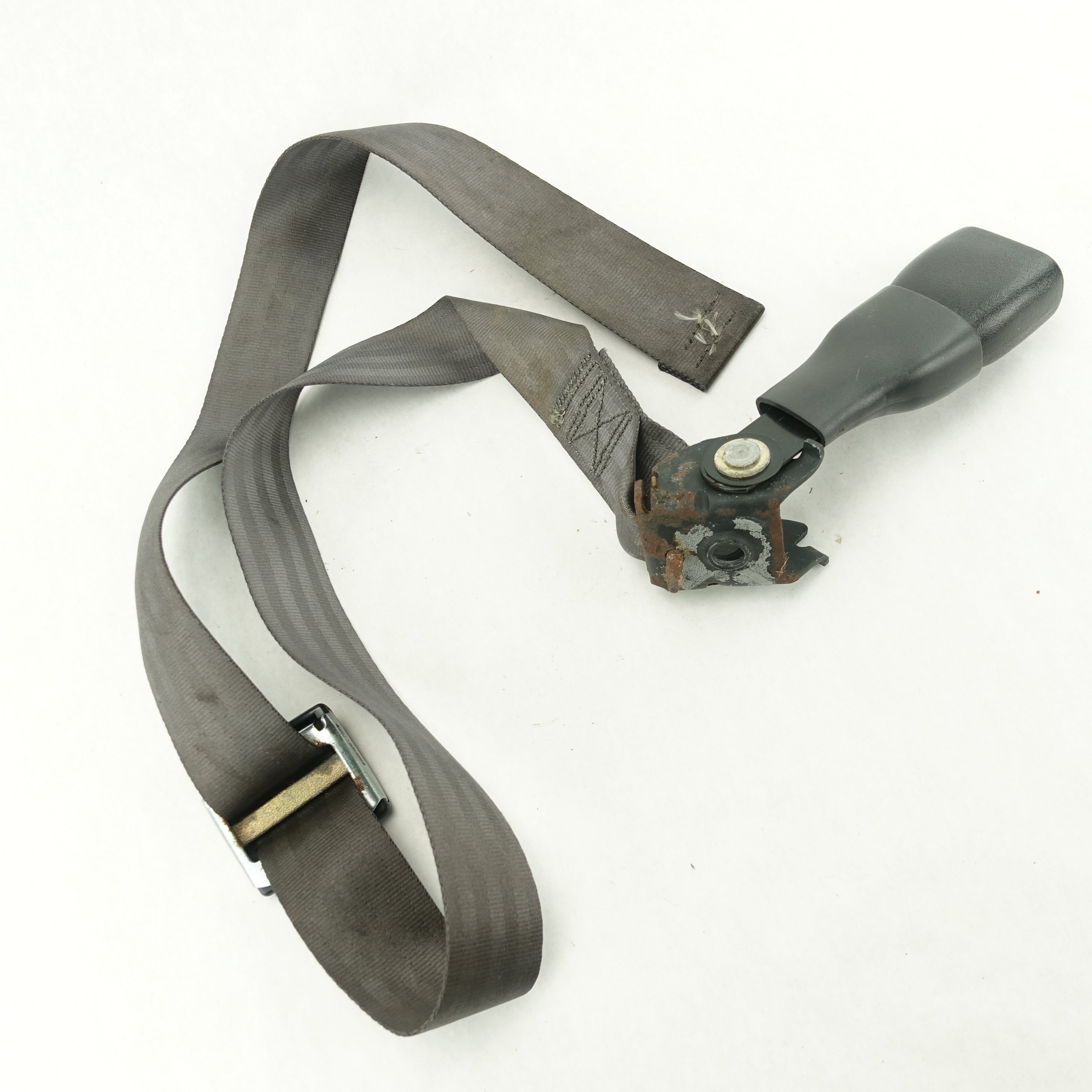 1999 2000 2001 2002 2003 2004 Jeep Grand Cherokee Left Rear Seat Belt Buckle