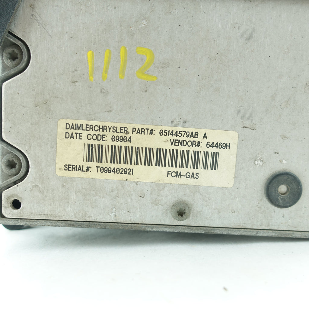 2003 2004 2005 Town & Country Caravan Engine Fuse Box Computer Module TIPM