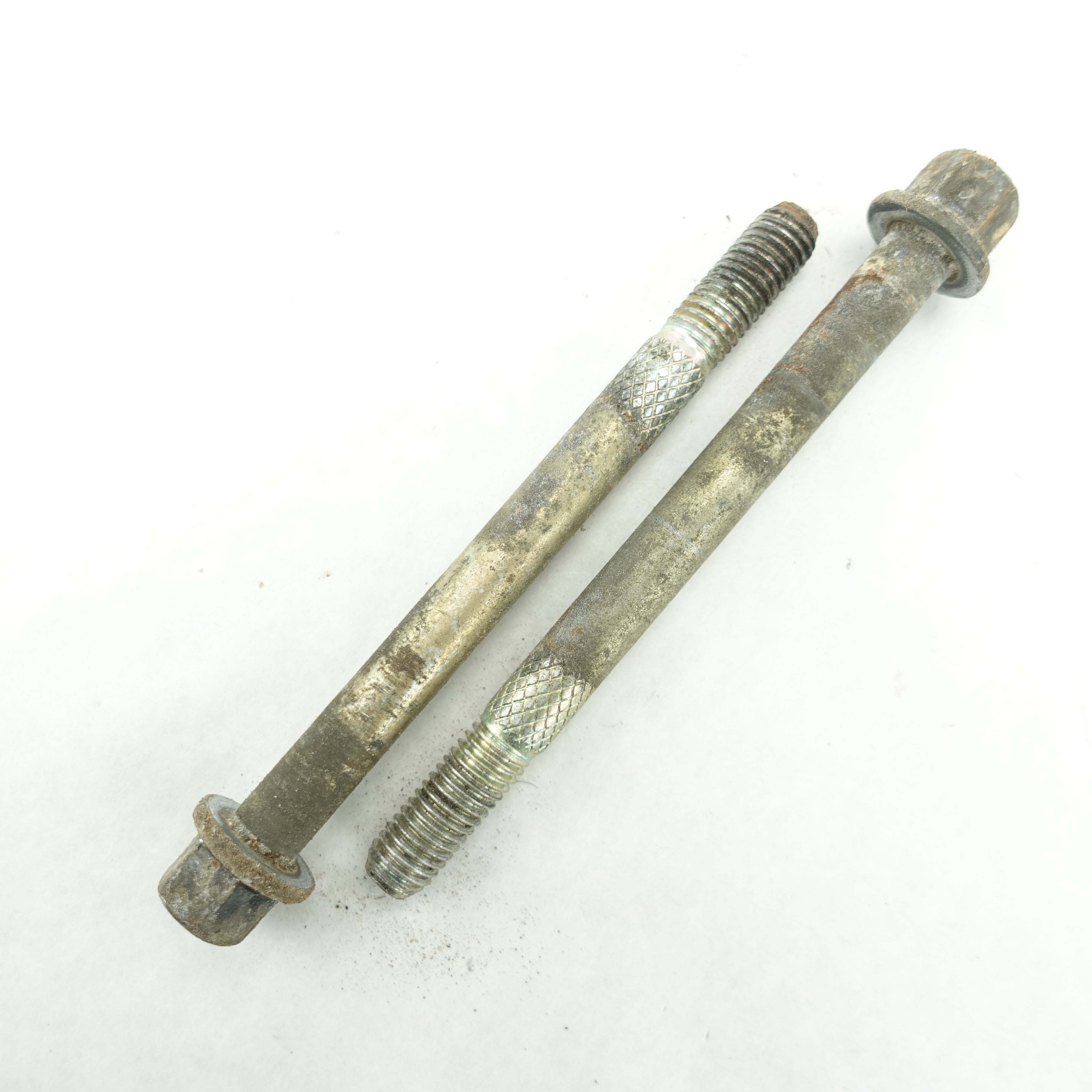 2001 2002 2003 2004 2005 Silverado Sierra 1500 2500 3500 6.0L Starter Bolt Bolts