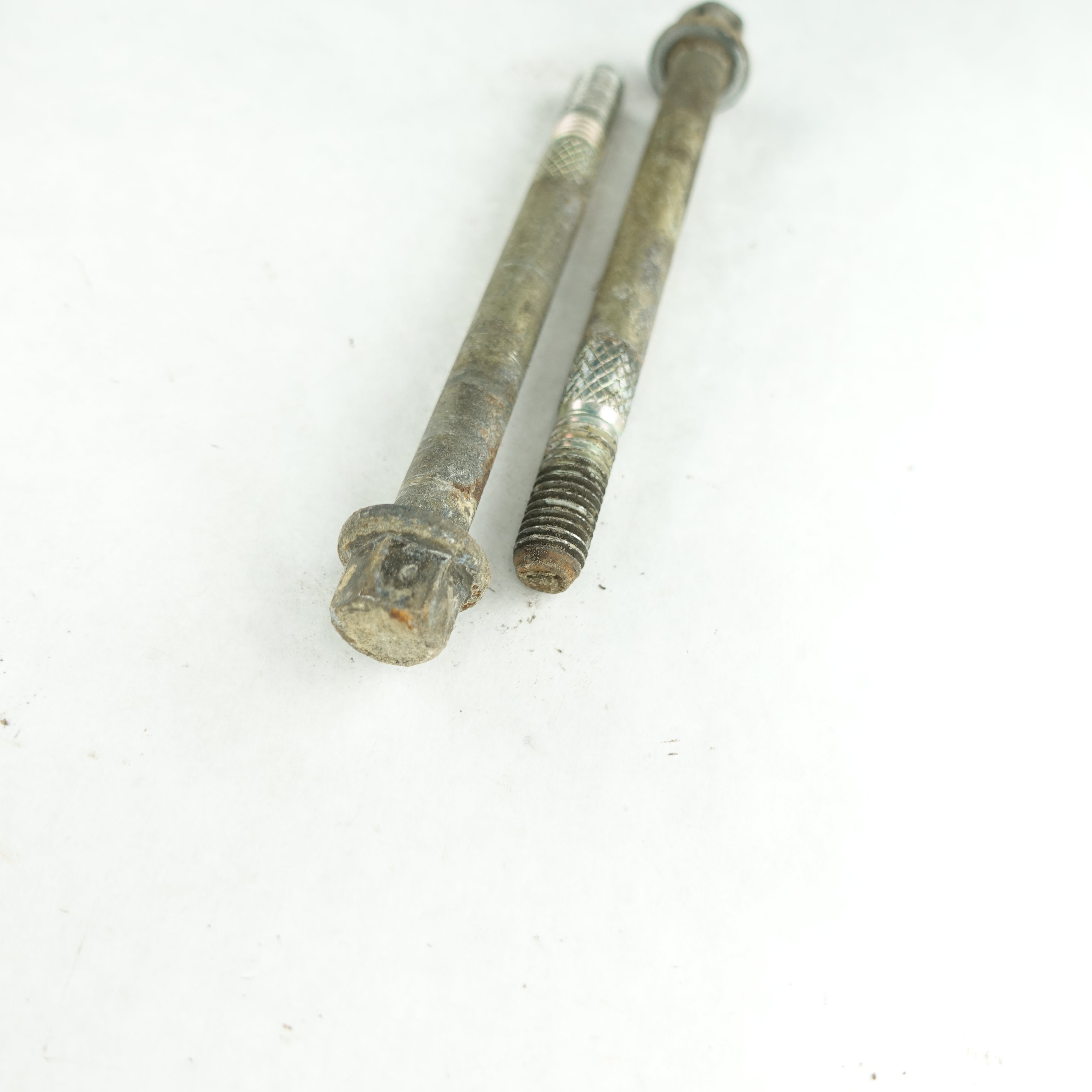 2001 2002 2003 2004 2005 Silverado Sierra 1500 2500 3500 6.0L Starter Bolt Bolts