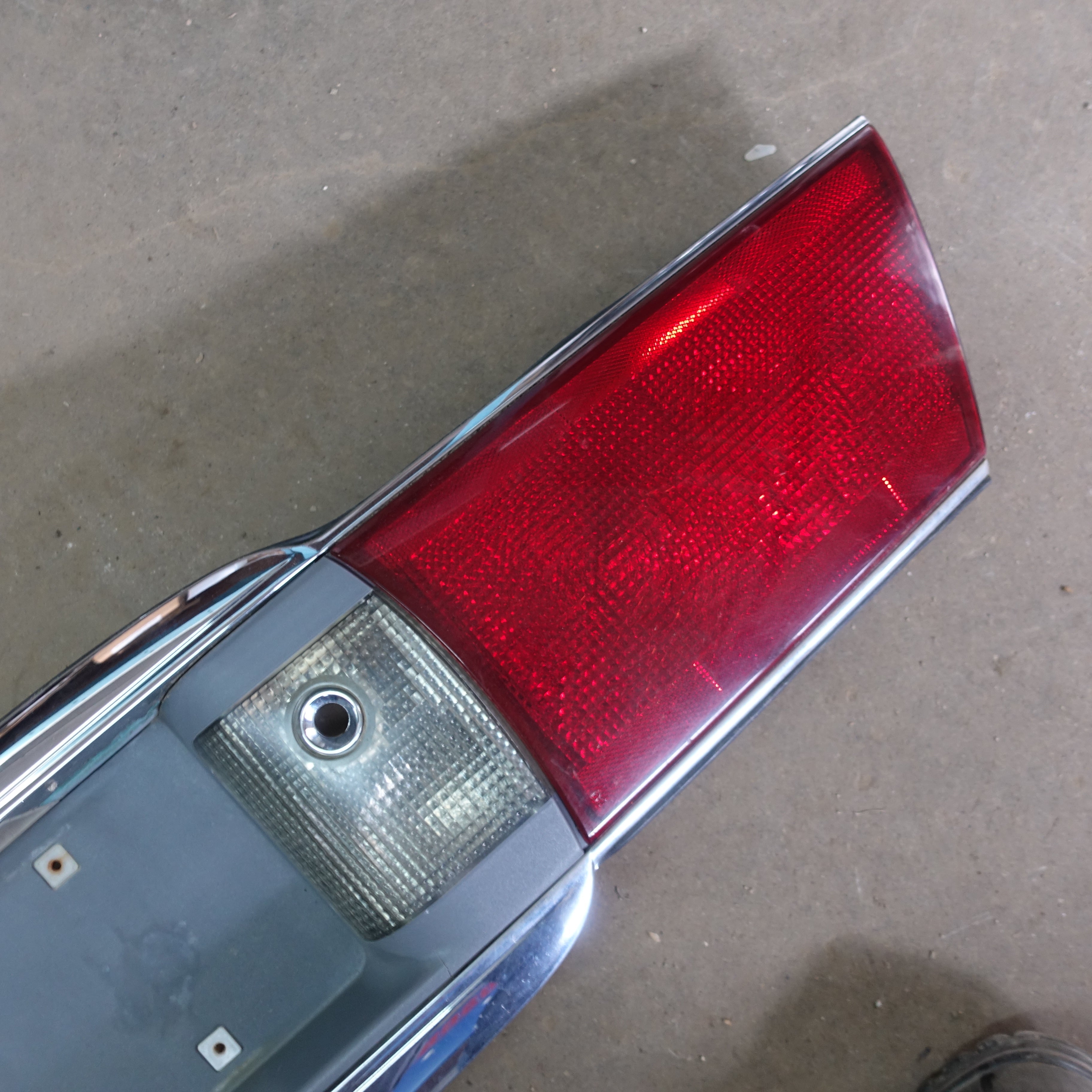 2000 2001 2002 2003 2004 2005 Buick Lesabre Rear Trunk Taillight Tail Light Lamp