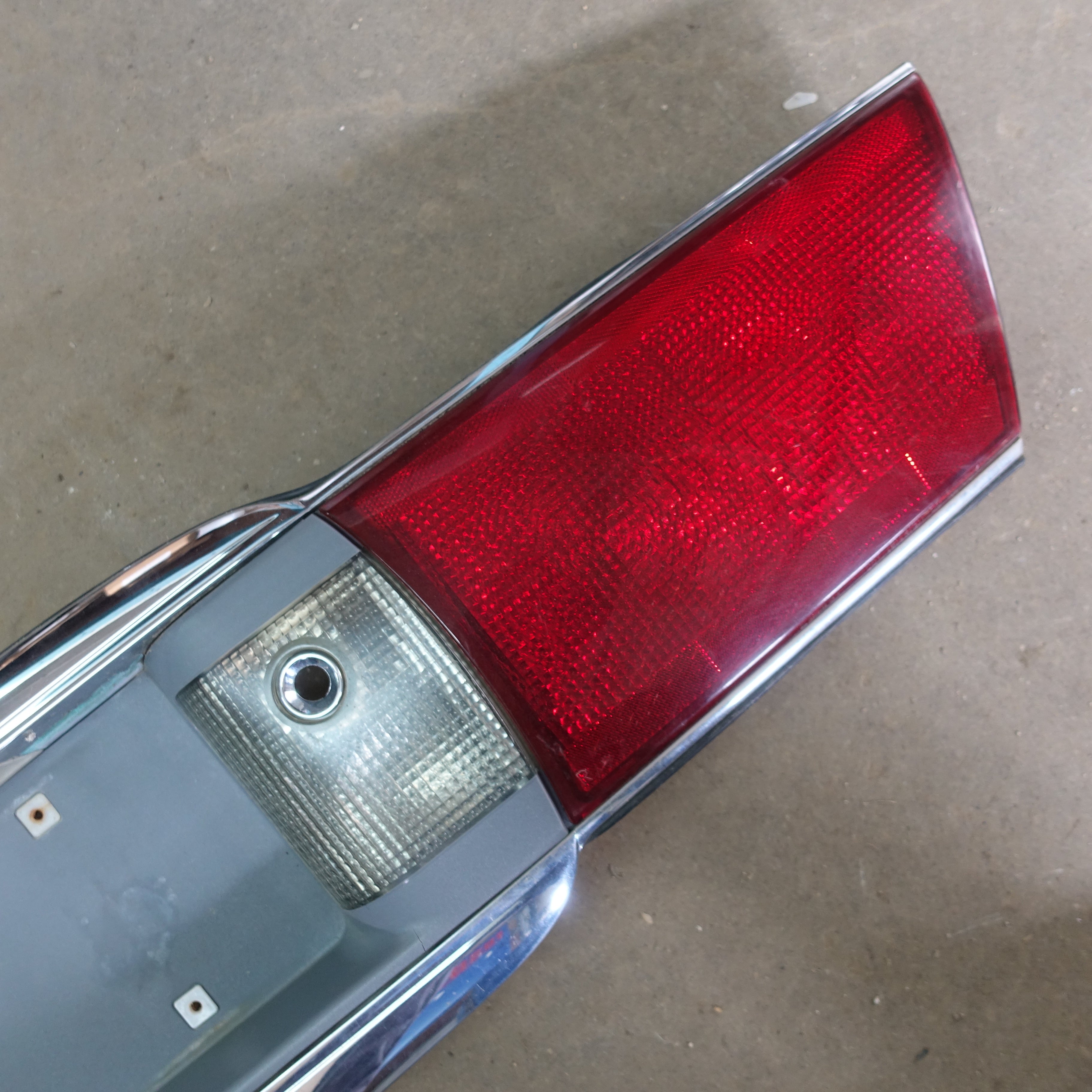 2000 2001 2002 2003 2004 2005 Buick Lesabre Rear Trunk Taillight Tail Light Lamp