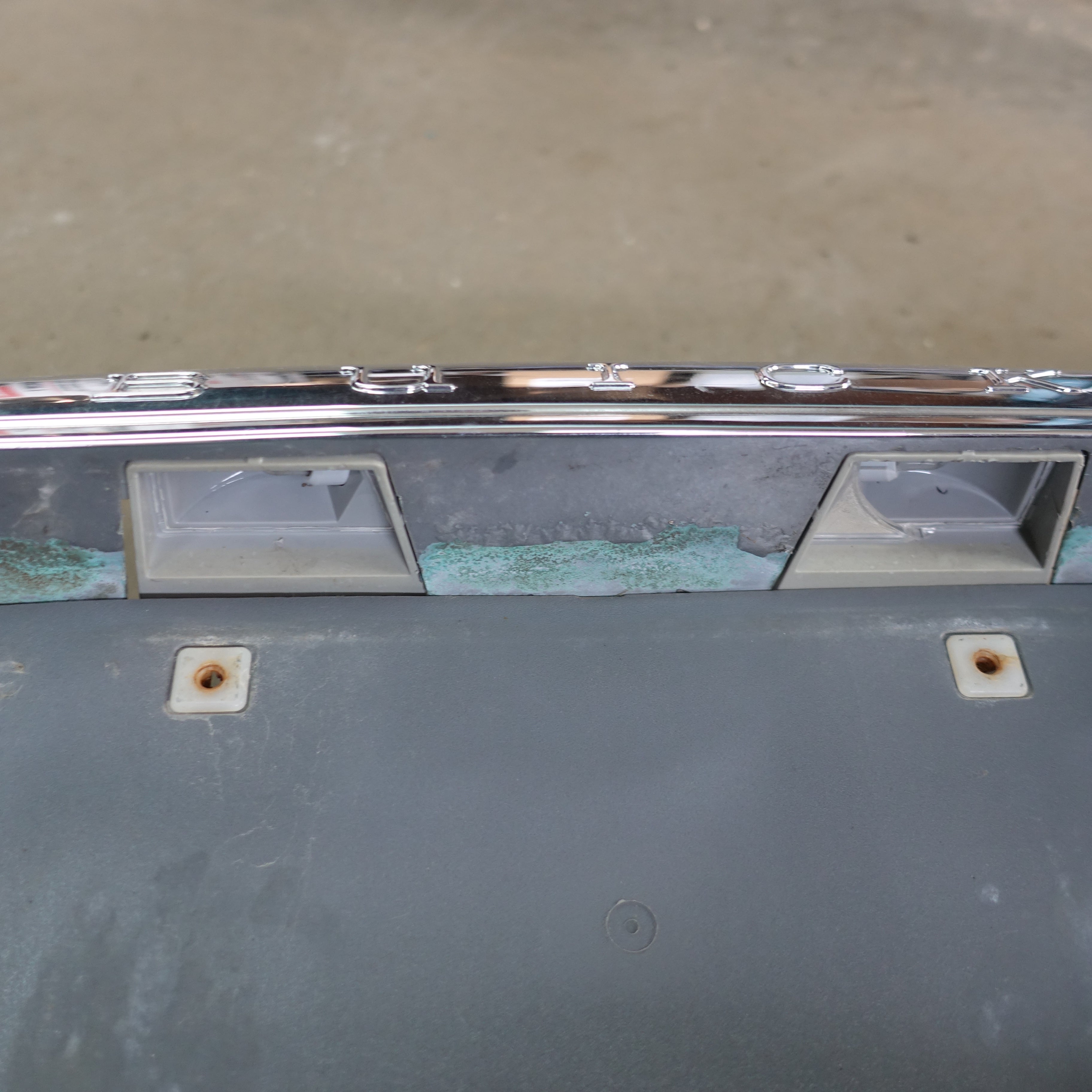 2000 2001 2002 2003 2004 2005 Buick Lesabre Rear Trunk Taillight Tail Light Lamp