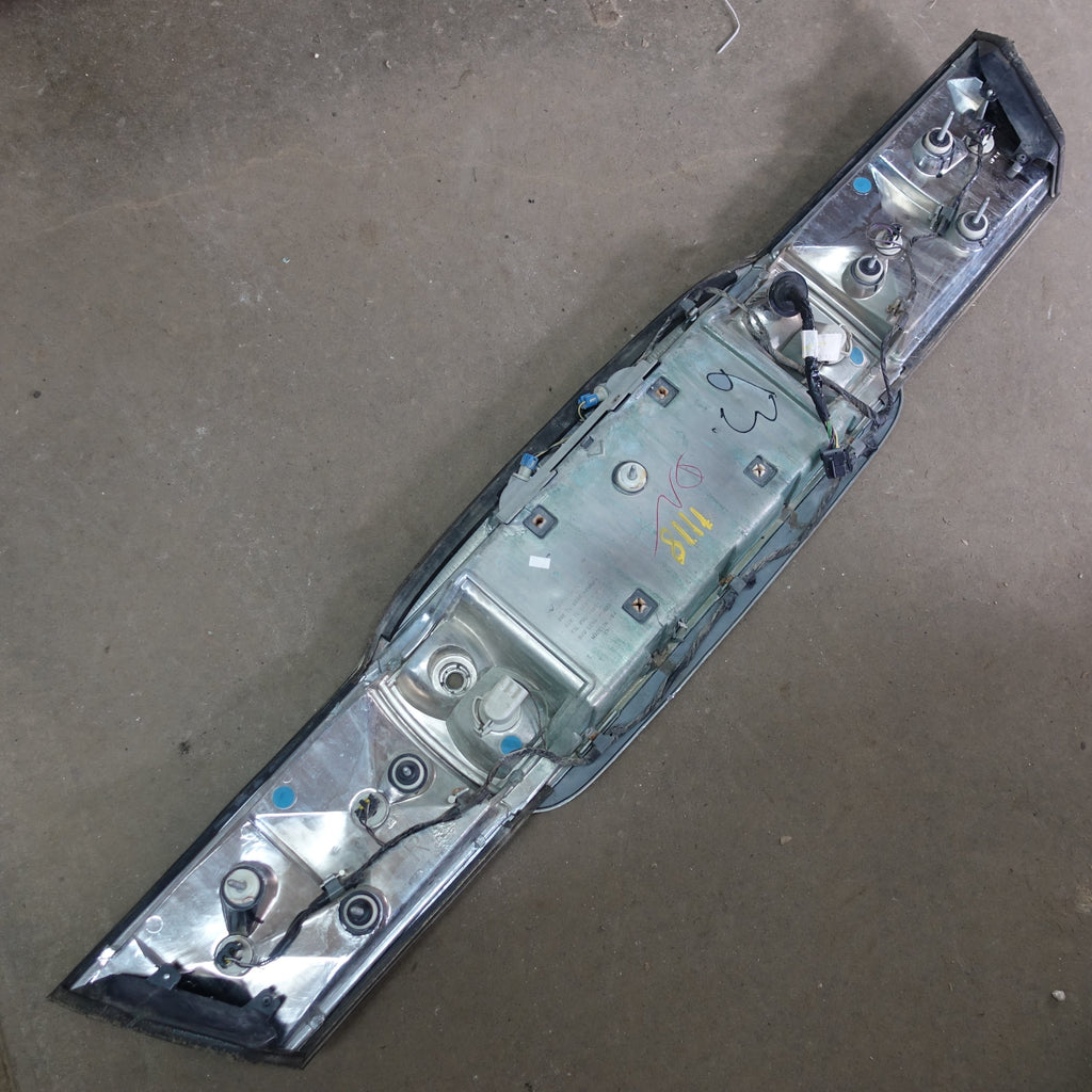 2000 2001 2002 2003 2004 2005 Buick Lesabre Rear Trunk Taillight Tail Light Lamp