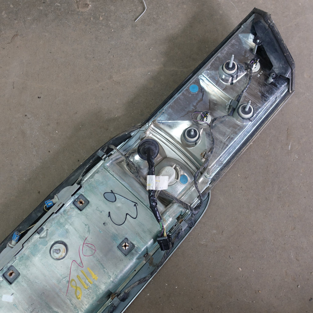 2000 2001 2002 2003 2004 2005 Buick Lesabre Rear Trunk Taillight Tail Light Lamp