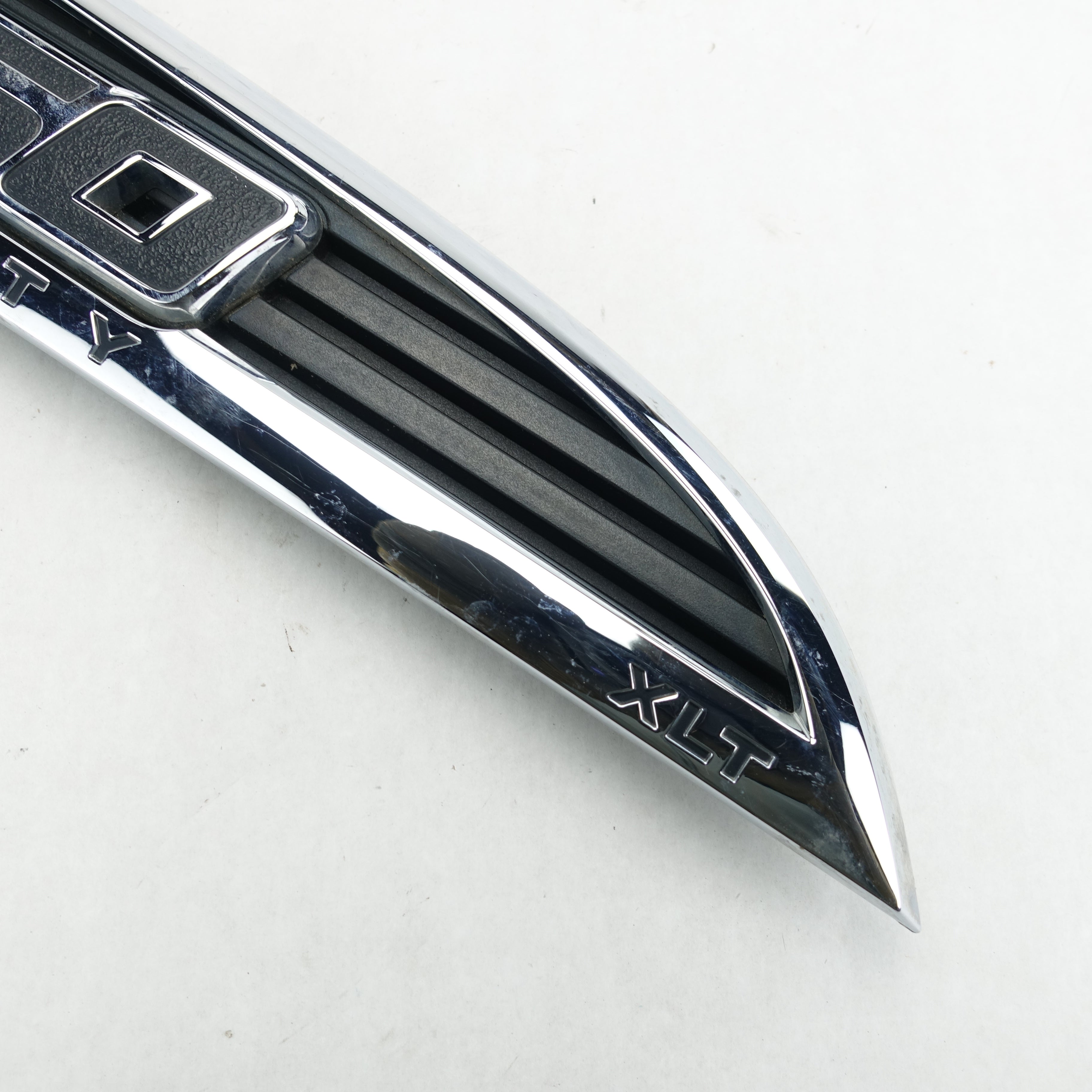 2011 2012 2013 2014 2015 Ford F250 XLT Passenger Right Fender Vent Emblem Logo