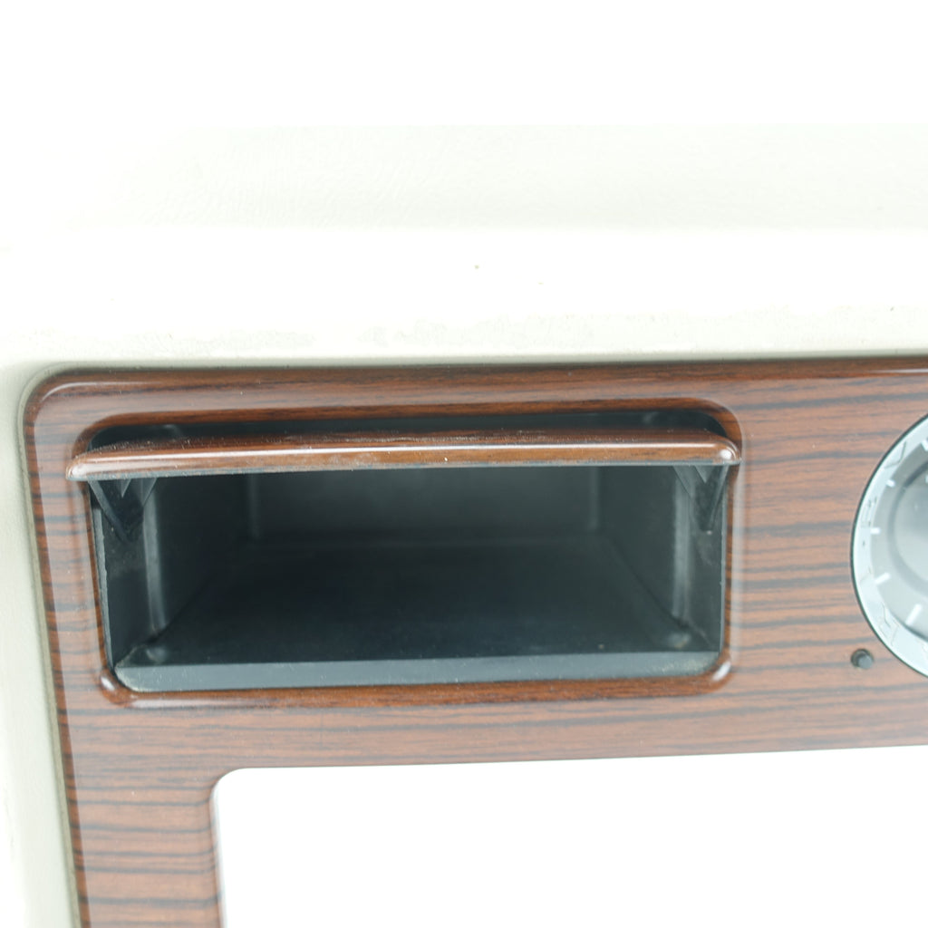 2003 2004 2005 2006 Cadillac Escalade Center Console CD Changer Trim Bezel Clock